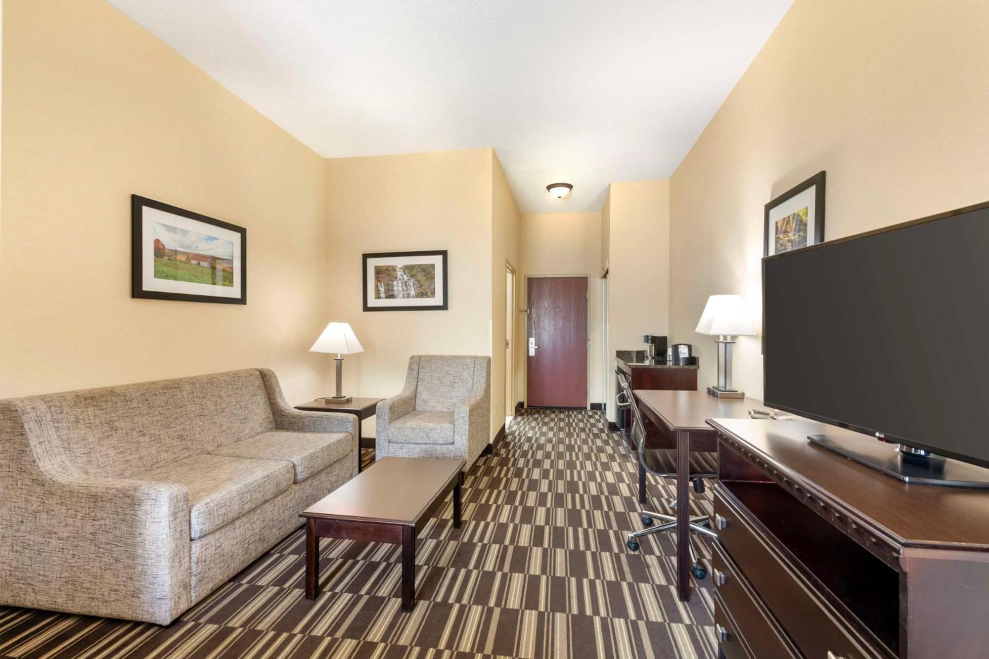 King Suite - Non-Smoking,1615658382:JPEG