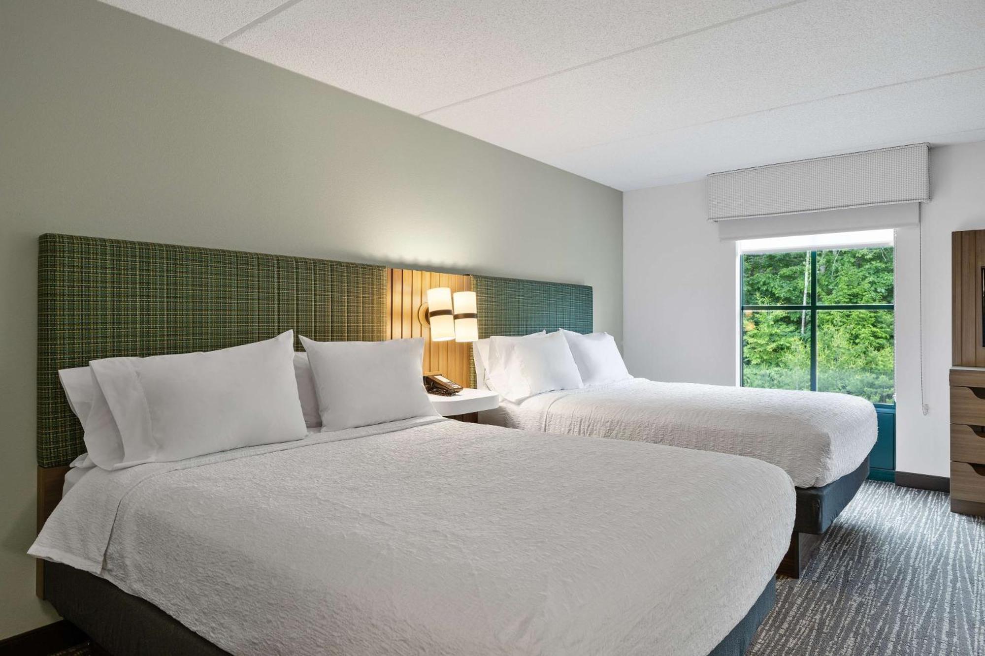 Suite Two Queen Beds Sofa Bed,1622020694:JPEG