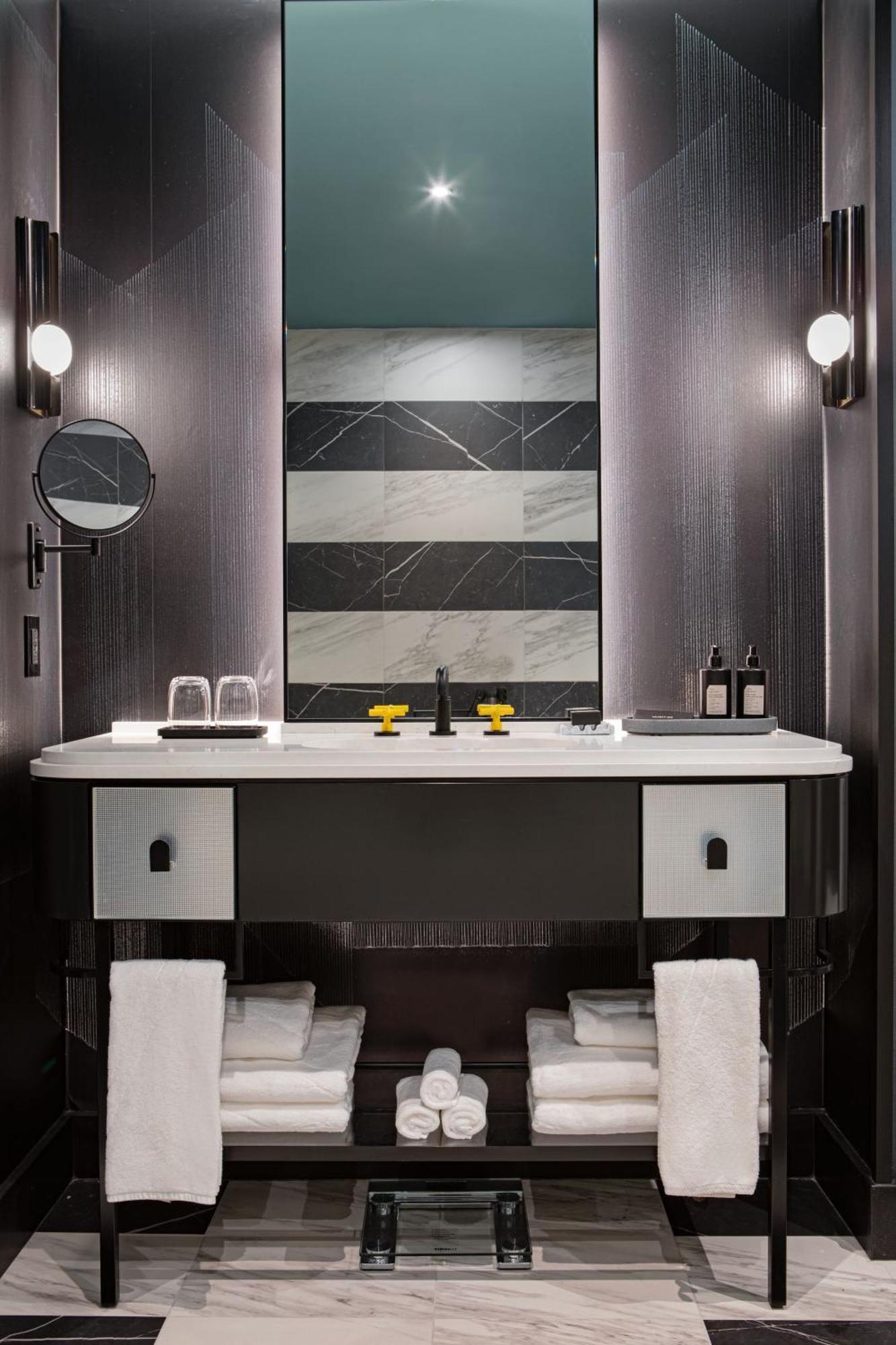 Suite Deluxe con 1 Letto King-Size - Vasca e Accesso Disabili