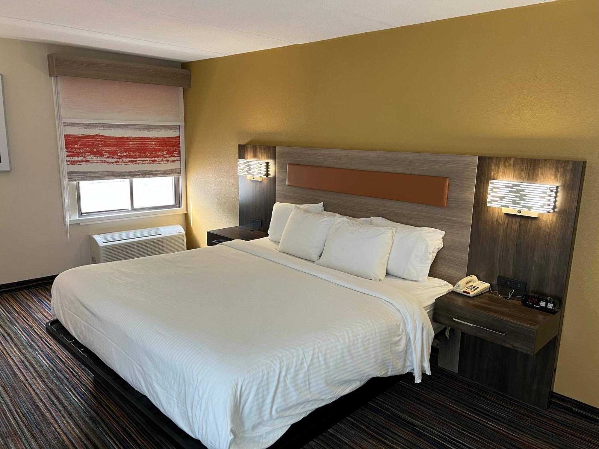 King Room - Accessible/Non-Smoking