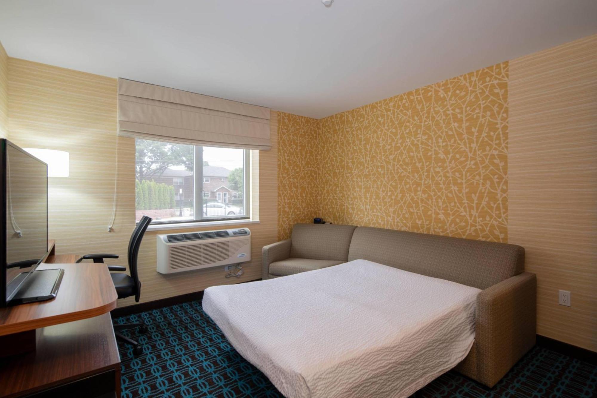 Suite con cama extragrande y sofá cama