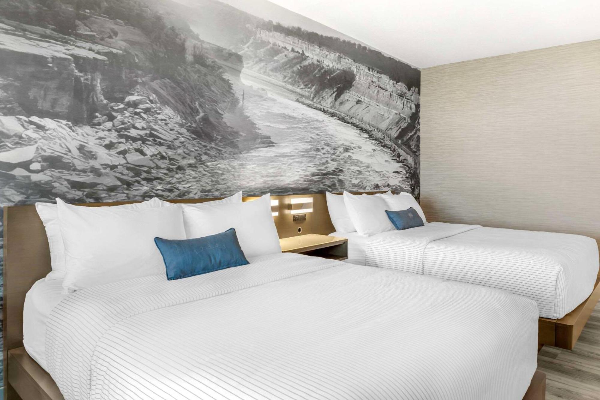 Quadruple Room with Two Queen Beds and Water View - Non Smoking,1637557047:JPEG