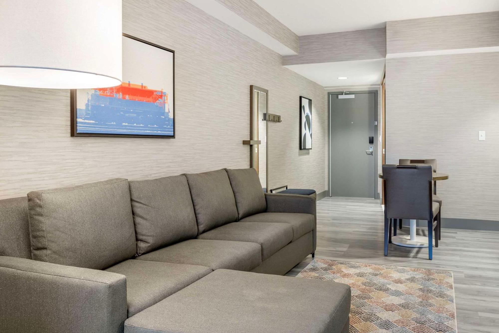 Two Room Suite - Non Smoking,1637557043:JPEG