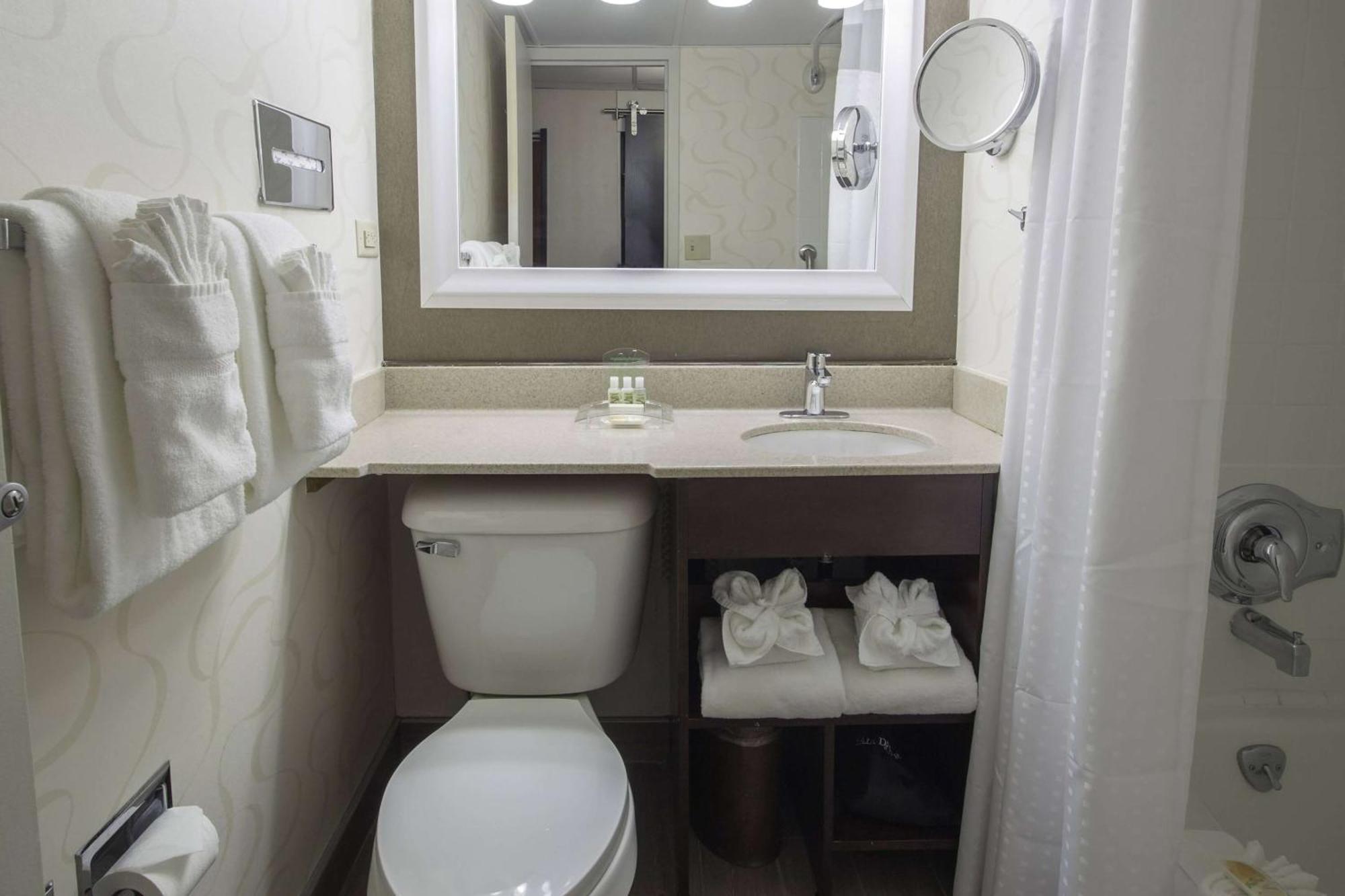 Executive Queen Suite with Two Queen Beds - Non-Smoking