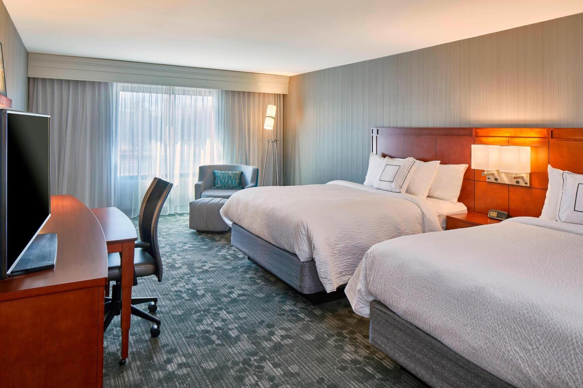 Queen Room with Two Queen Beds and Sofa Bed,1643162031:JPEG