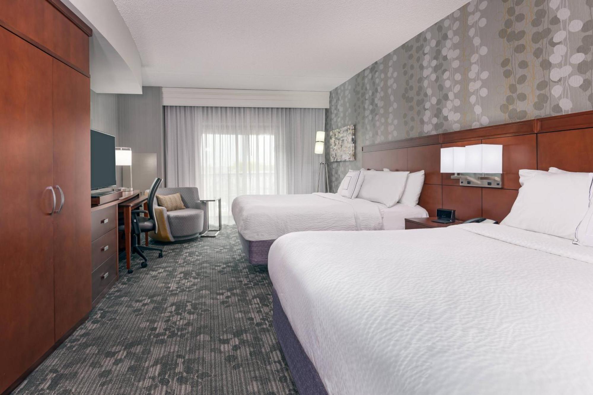 Queen Room with Two Queen Beds and Adapted Tub - Mobility and Hearing Accessible,1643164779:JPEG