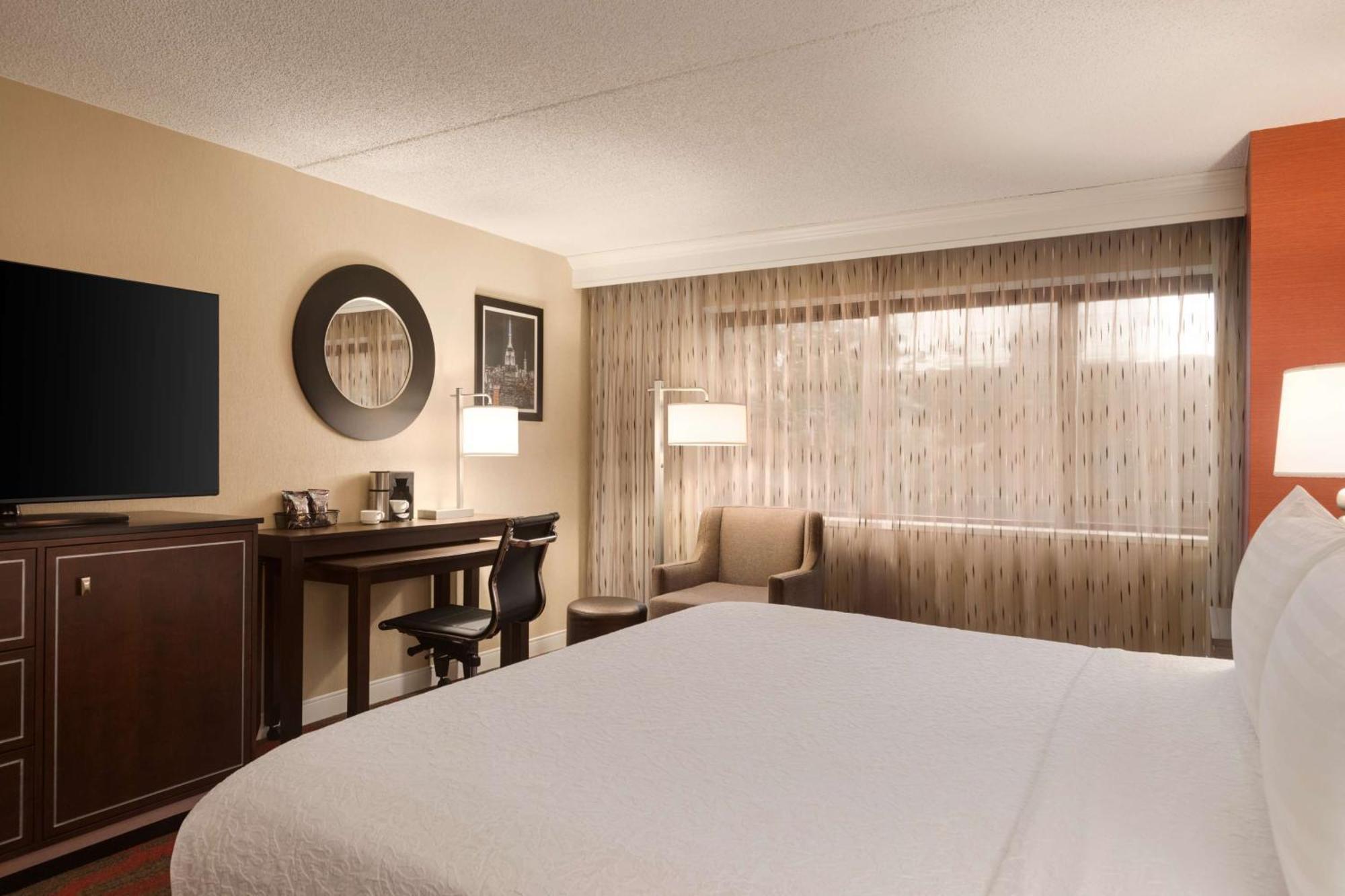 Zimmer mit Kingsize-Bett
