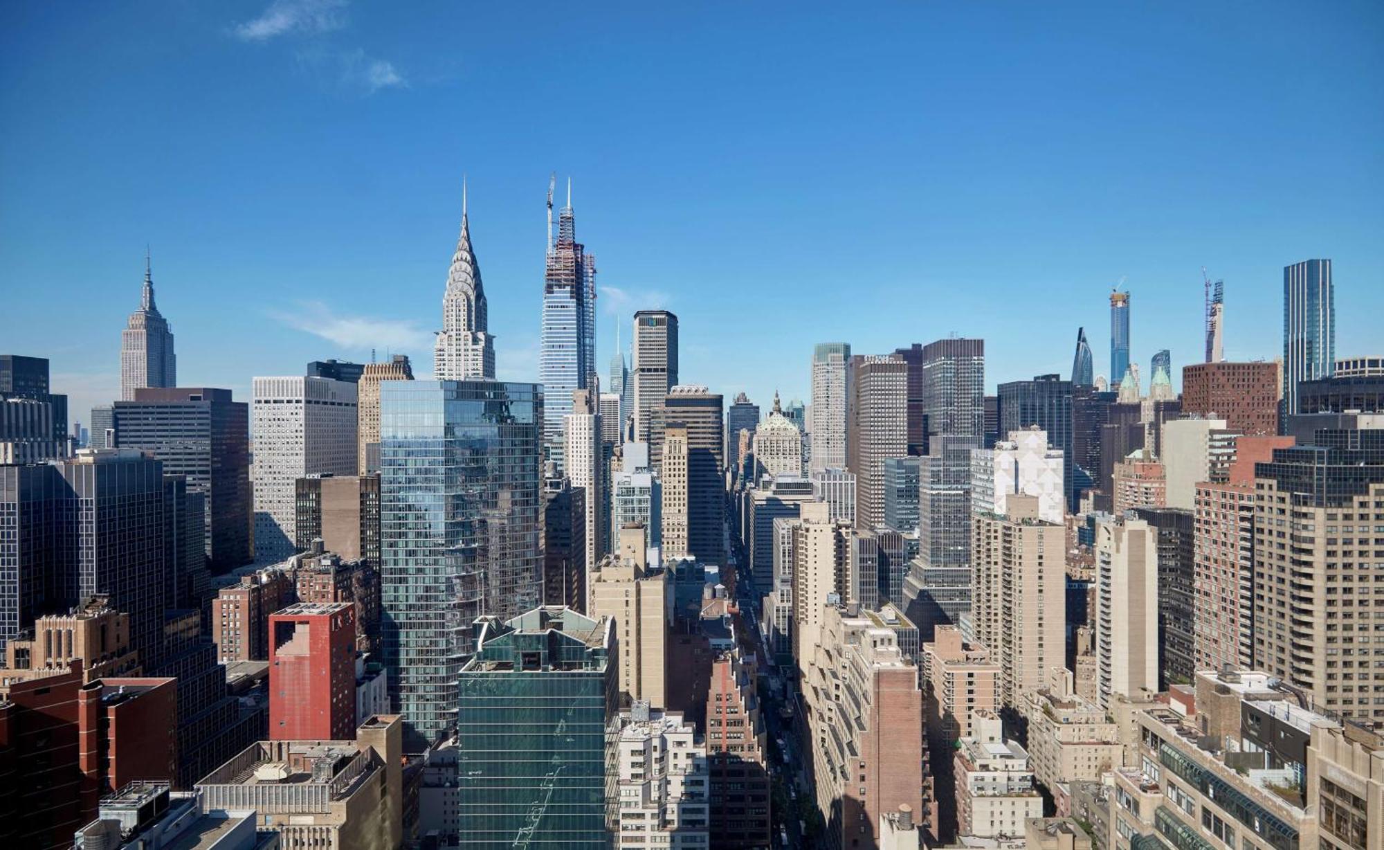 Signature King Suite with Roll-In Shower - Mobility Accessible,1658068027:JPEG