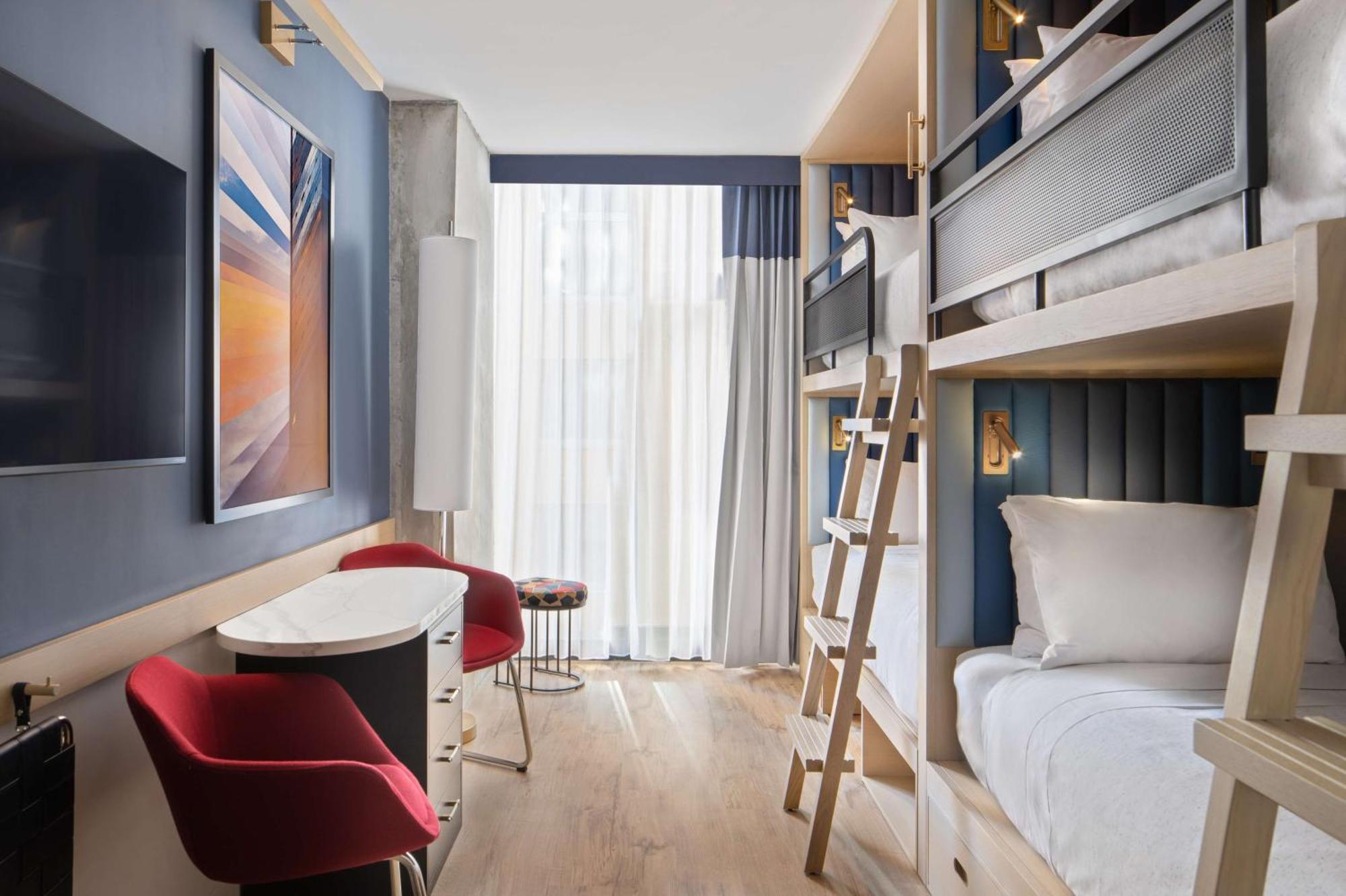 Quarto com 4 Camas Individuais