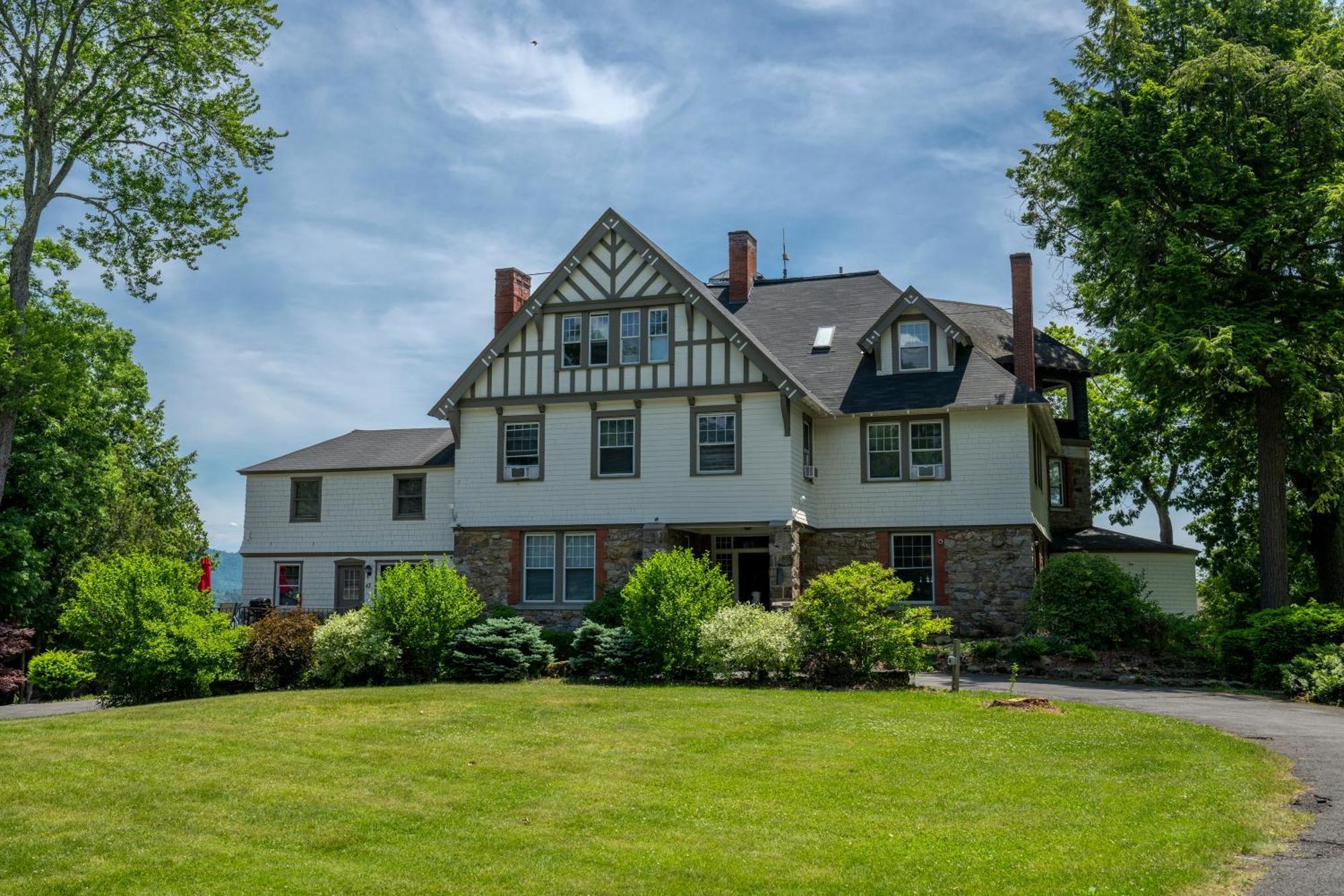 Historic Mansion with Lakeview
