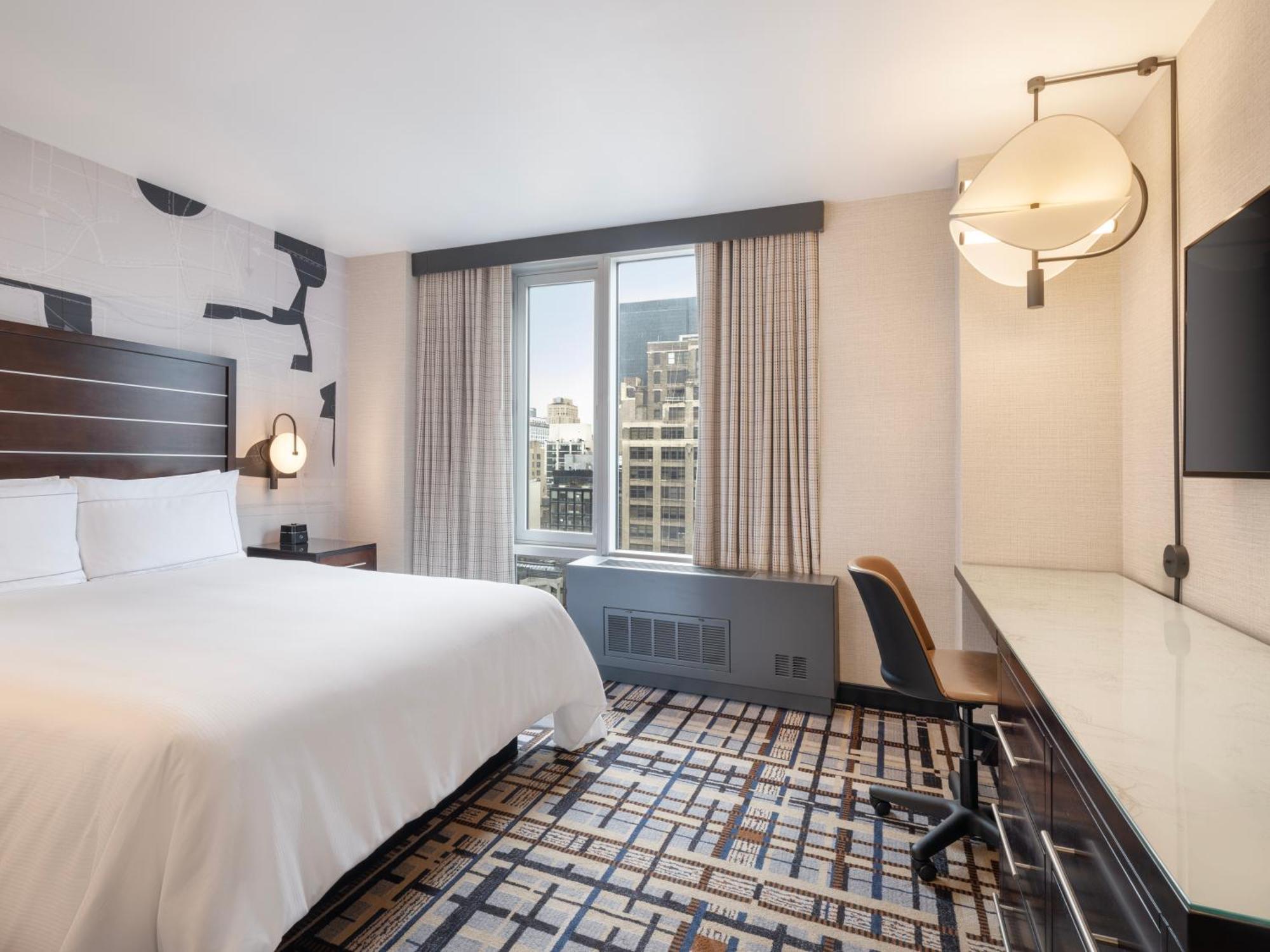 Kamer met Queensize Bed en Uitzicht op de Stad