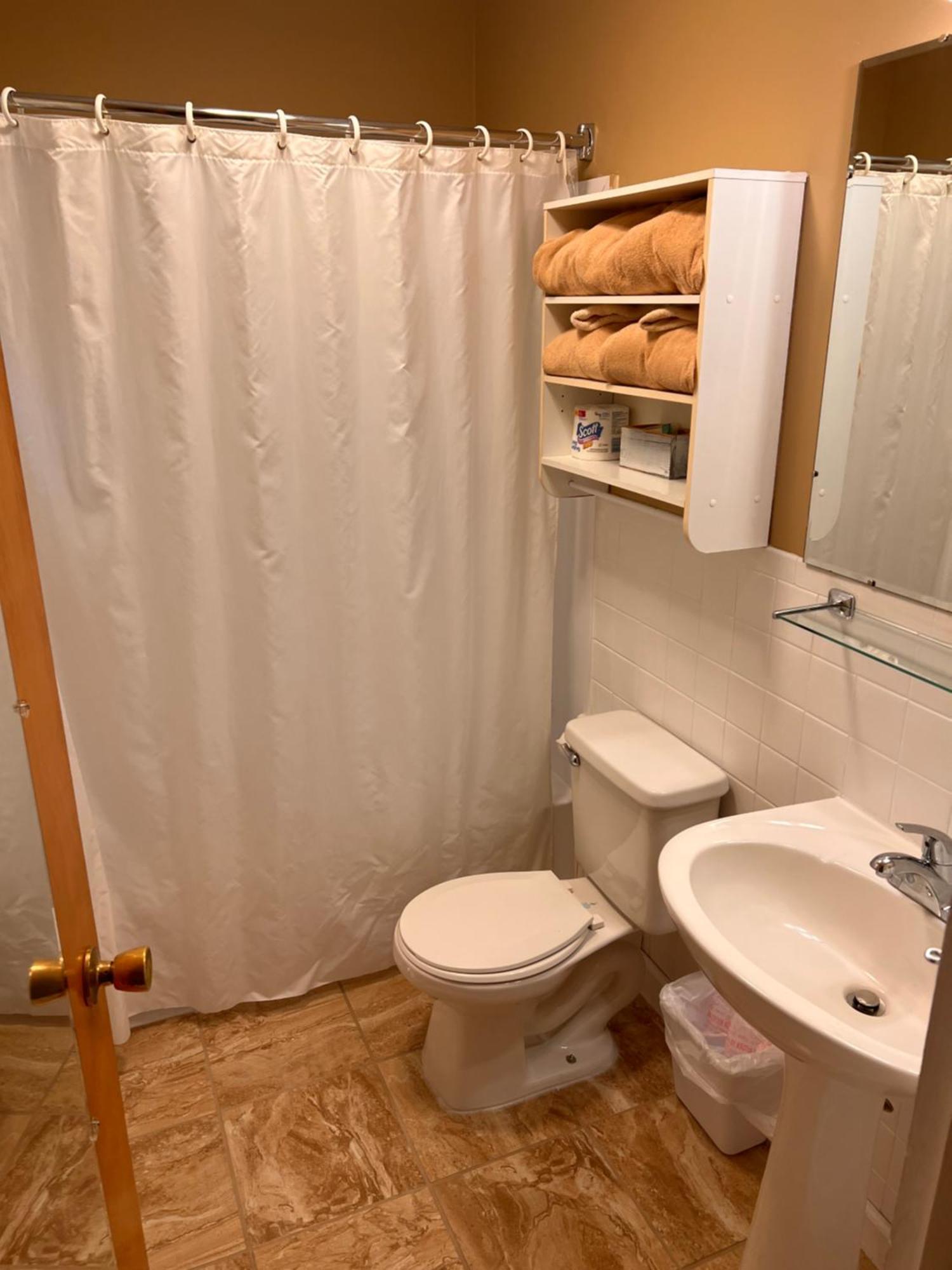 Family Room,1673944192:JPEG