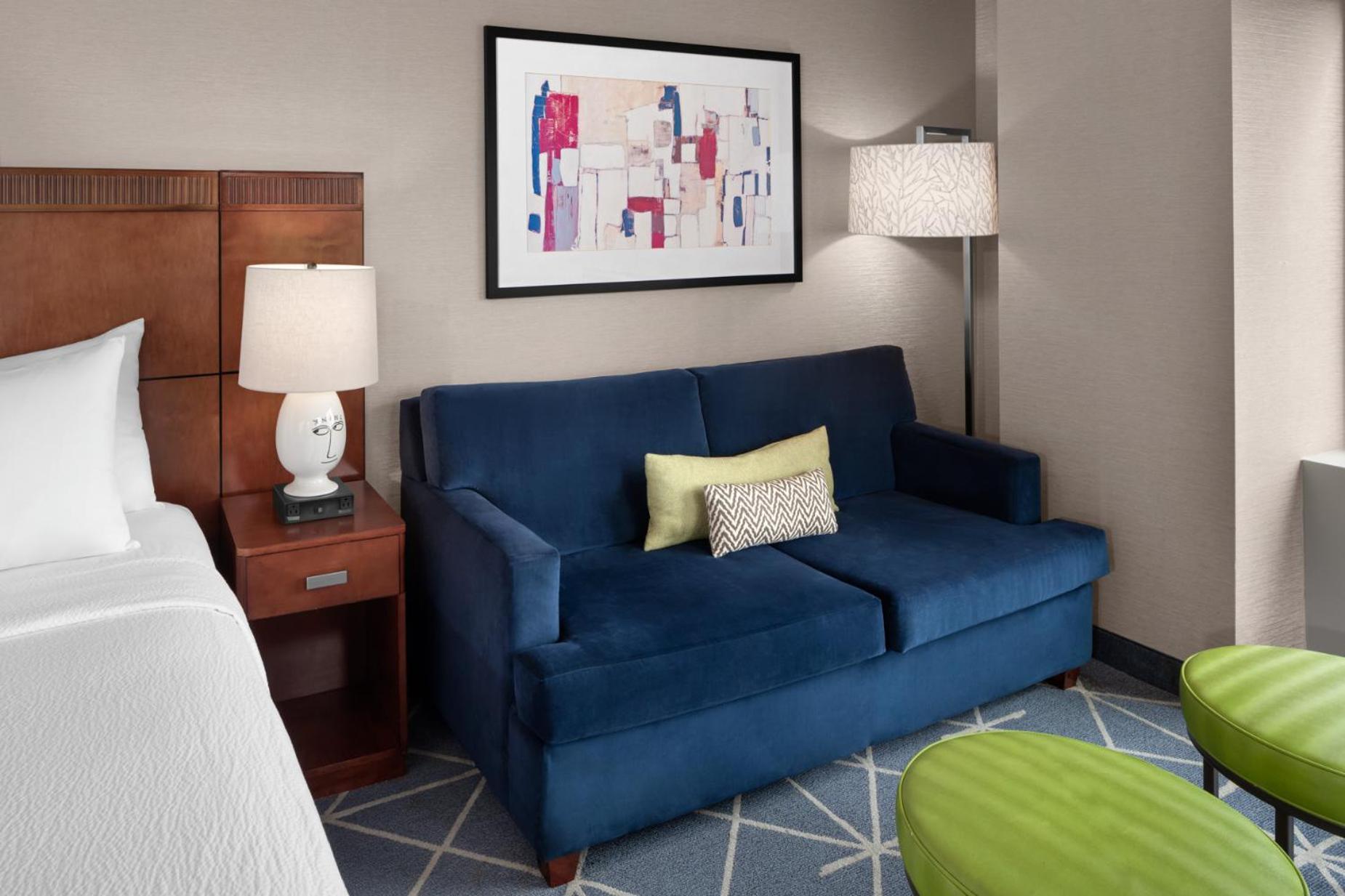 Quarto com Cama King-size e Vista da Cidade