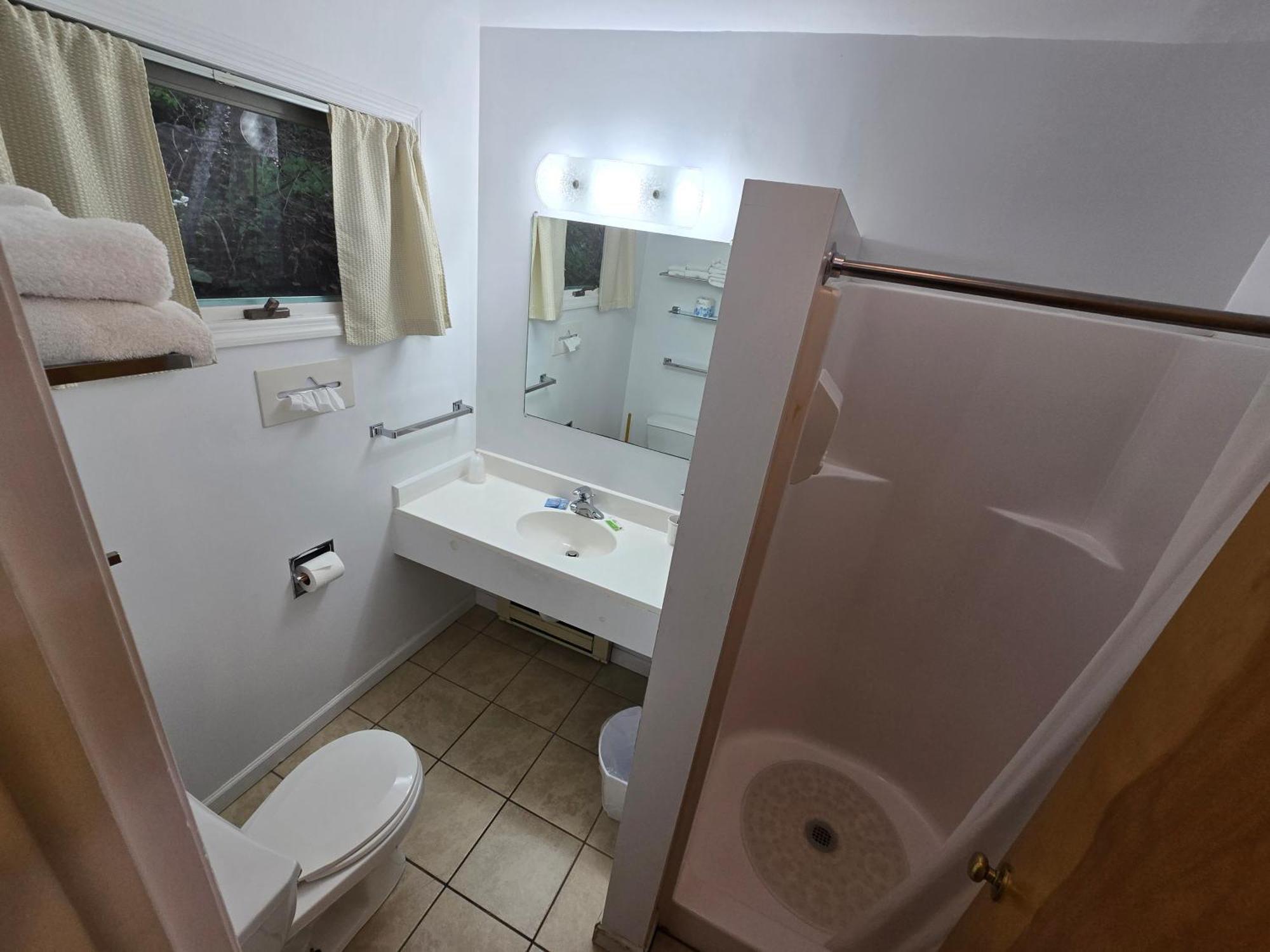 Queen Room,1698221945:JPEG