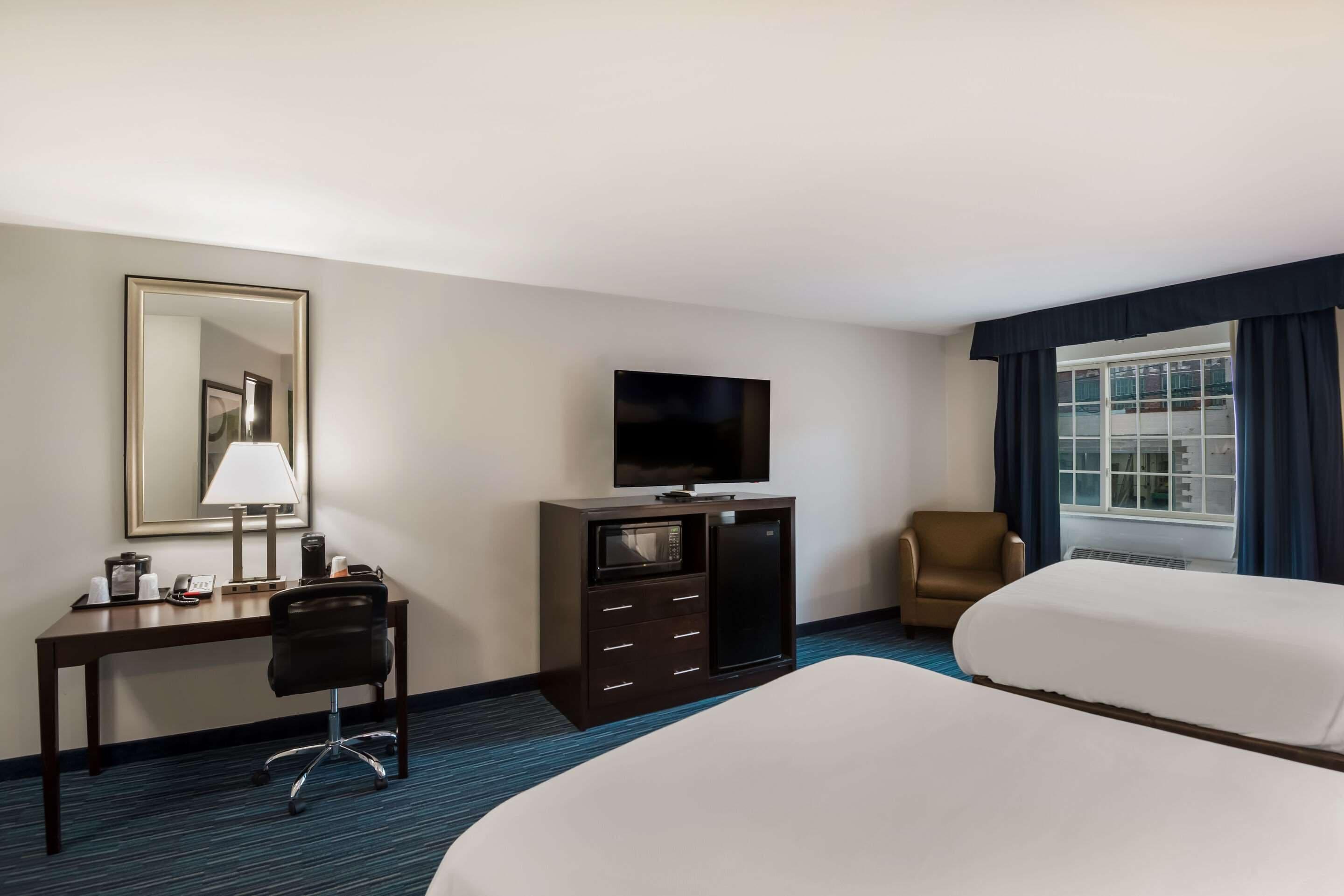 Queen Room Two Queen Beds Non-Smoking