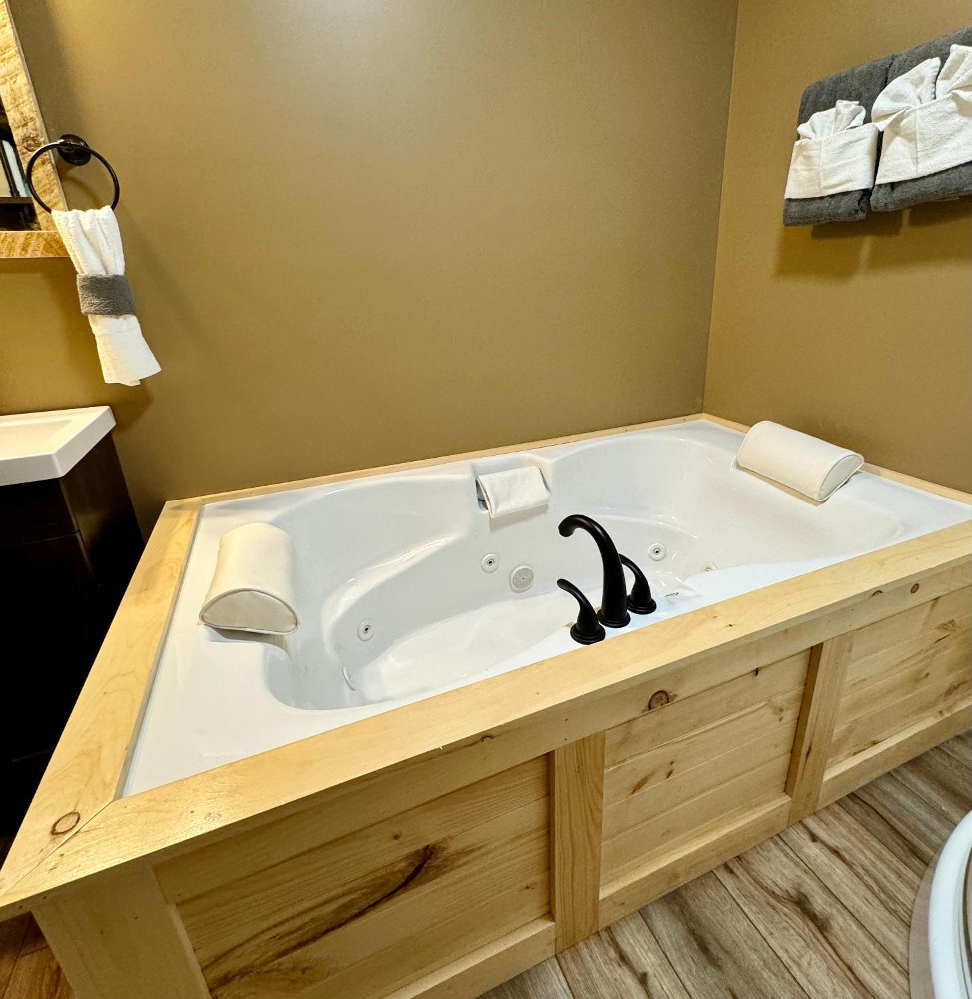 Studio with Spa Bath,1706857794:JPEG