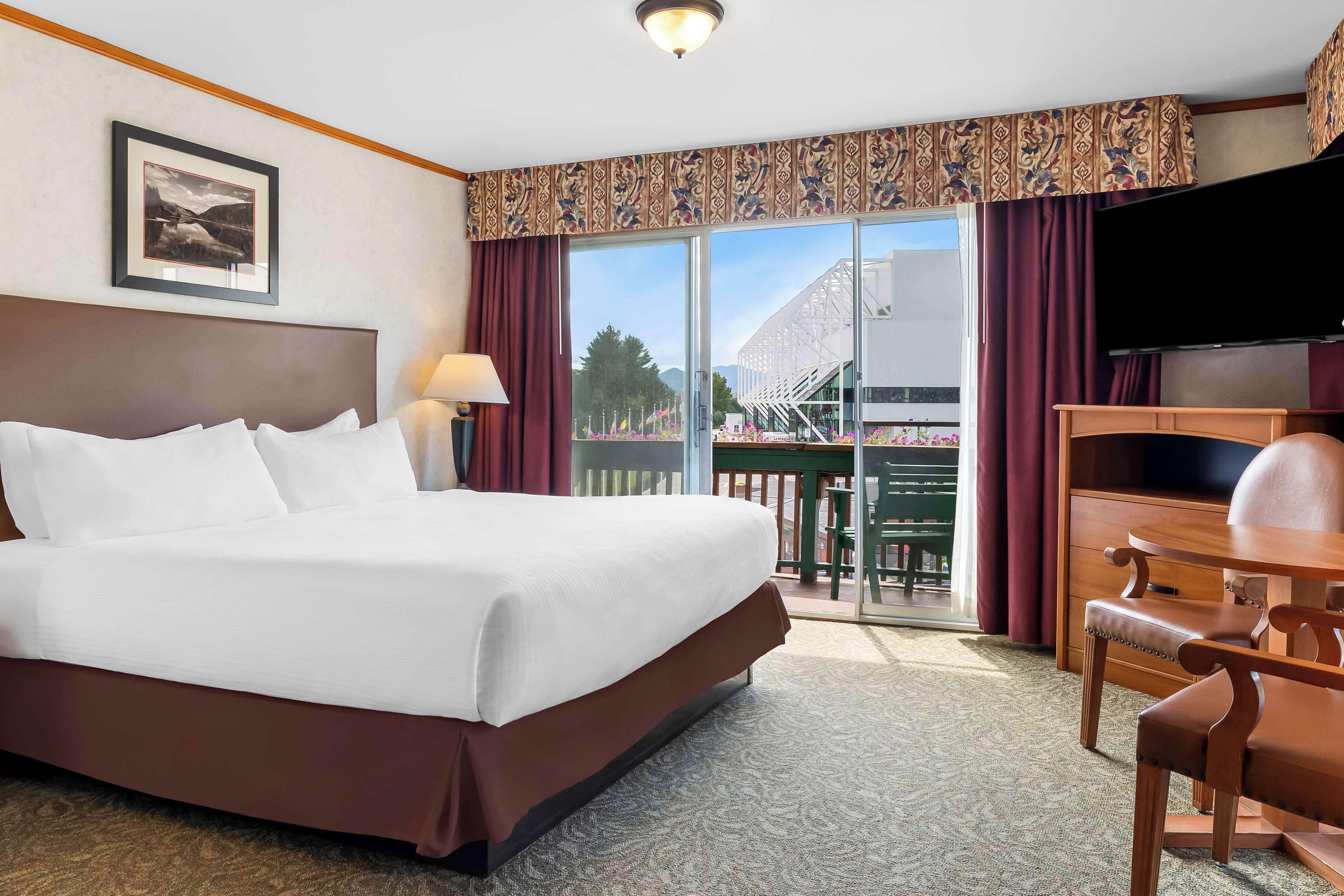 King Suite with Sofa Bed and Spa Bath - Second Floor/Non-Smoking,1709787733:JPEG