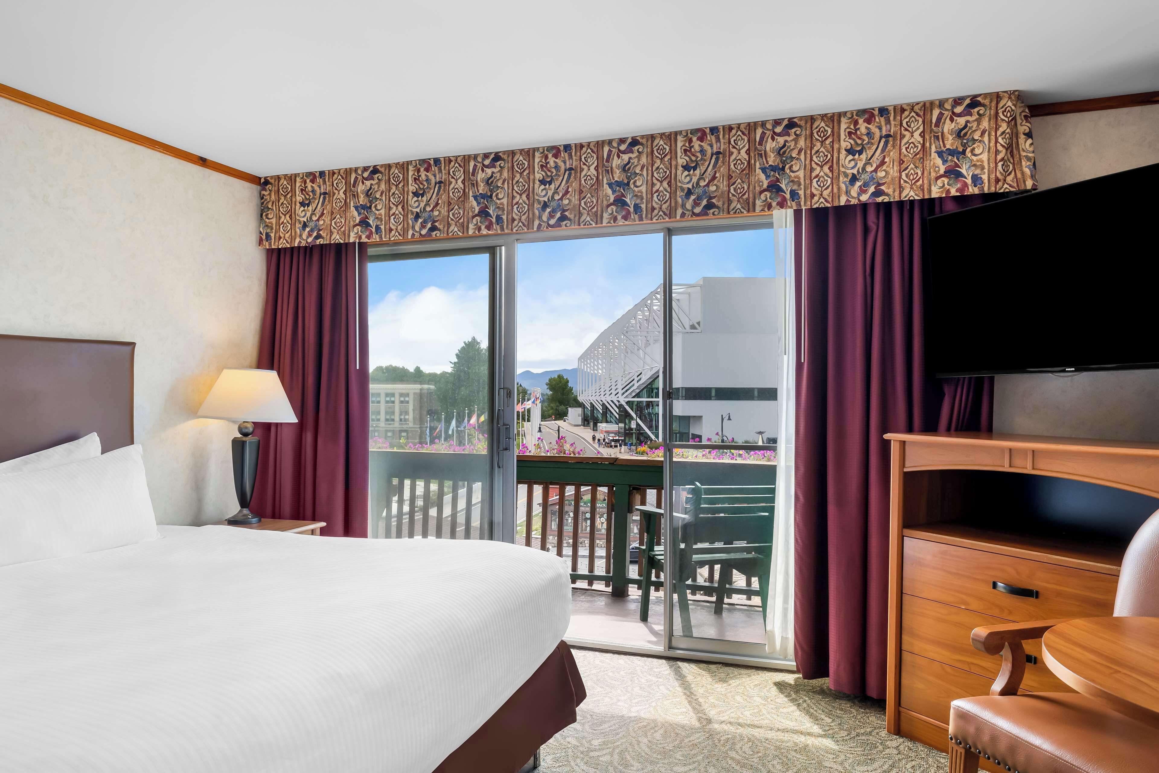King Room with Balcony - Second Floor/Interior Room/Non-Smoking,1651735489:JPEG
