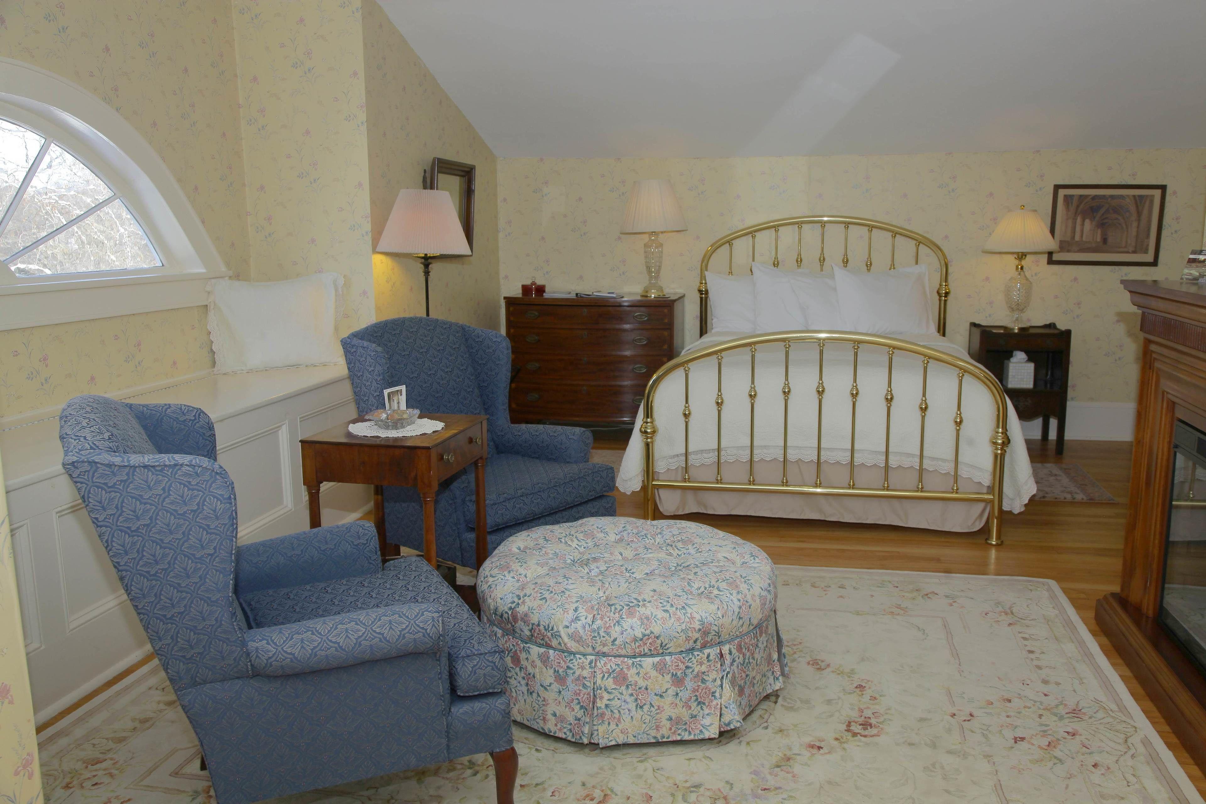 Queen Suite with Spa Bath