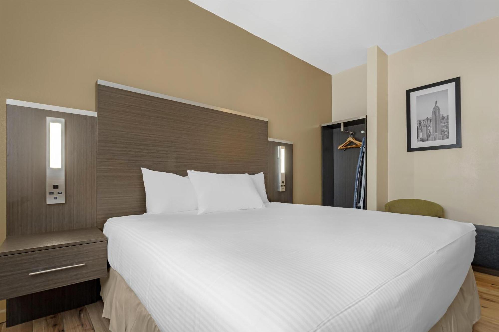 King Room,1729997891:JPEG