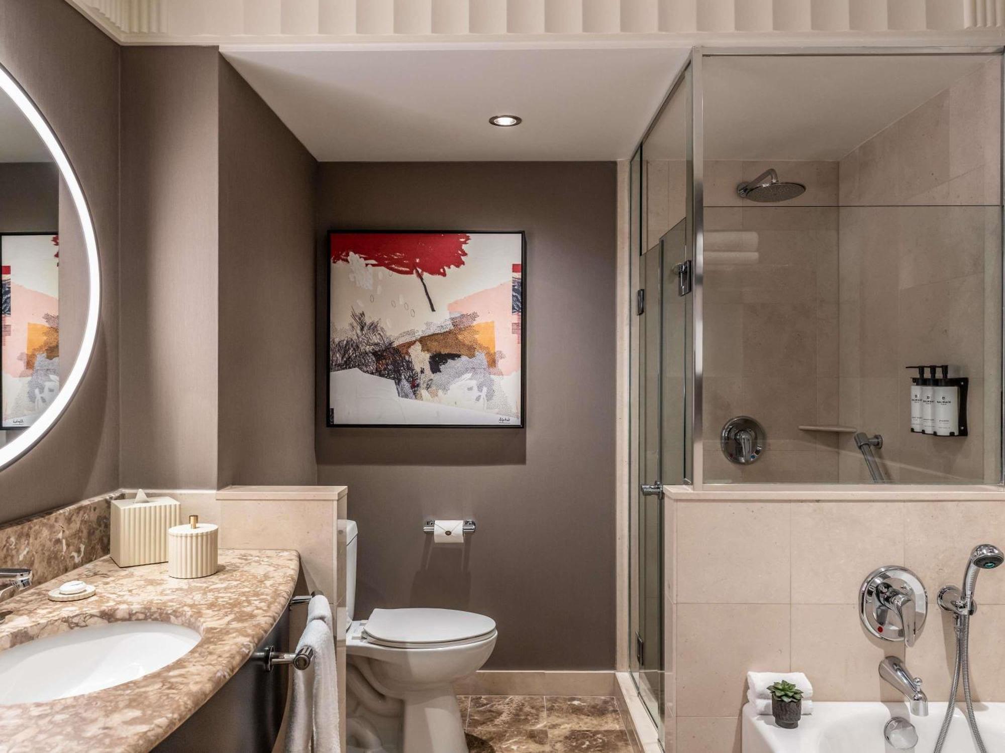 Signature Skyline View 1 King Bed 20th floor up Mobility Accessible Roll Shower,1742622452:JPEG