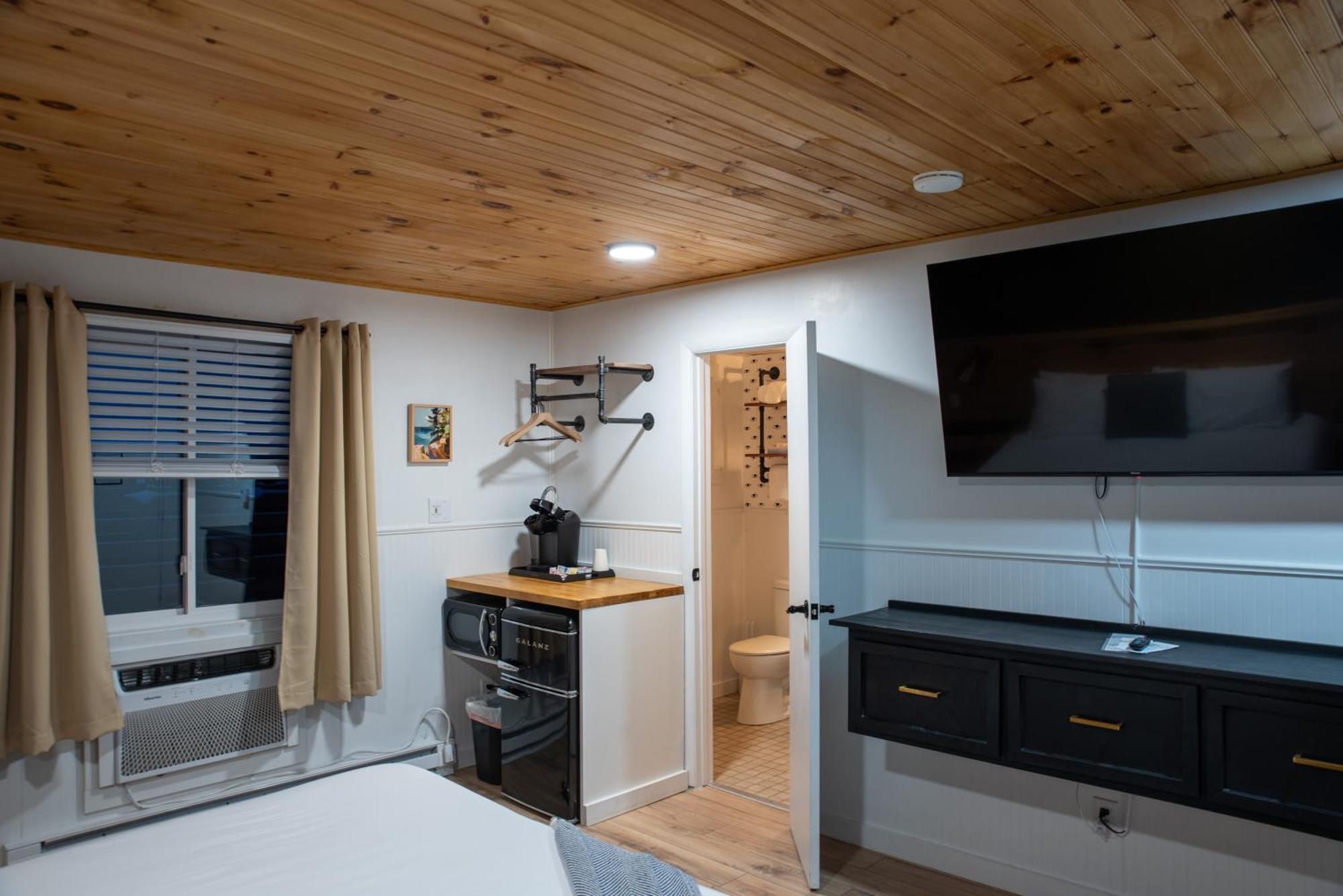 Standard with Two Doubles, Balcony,1742722805:JPEG