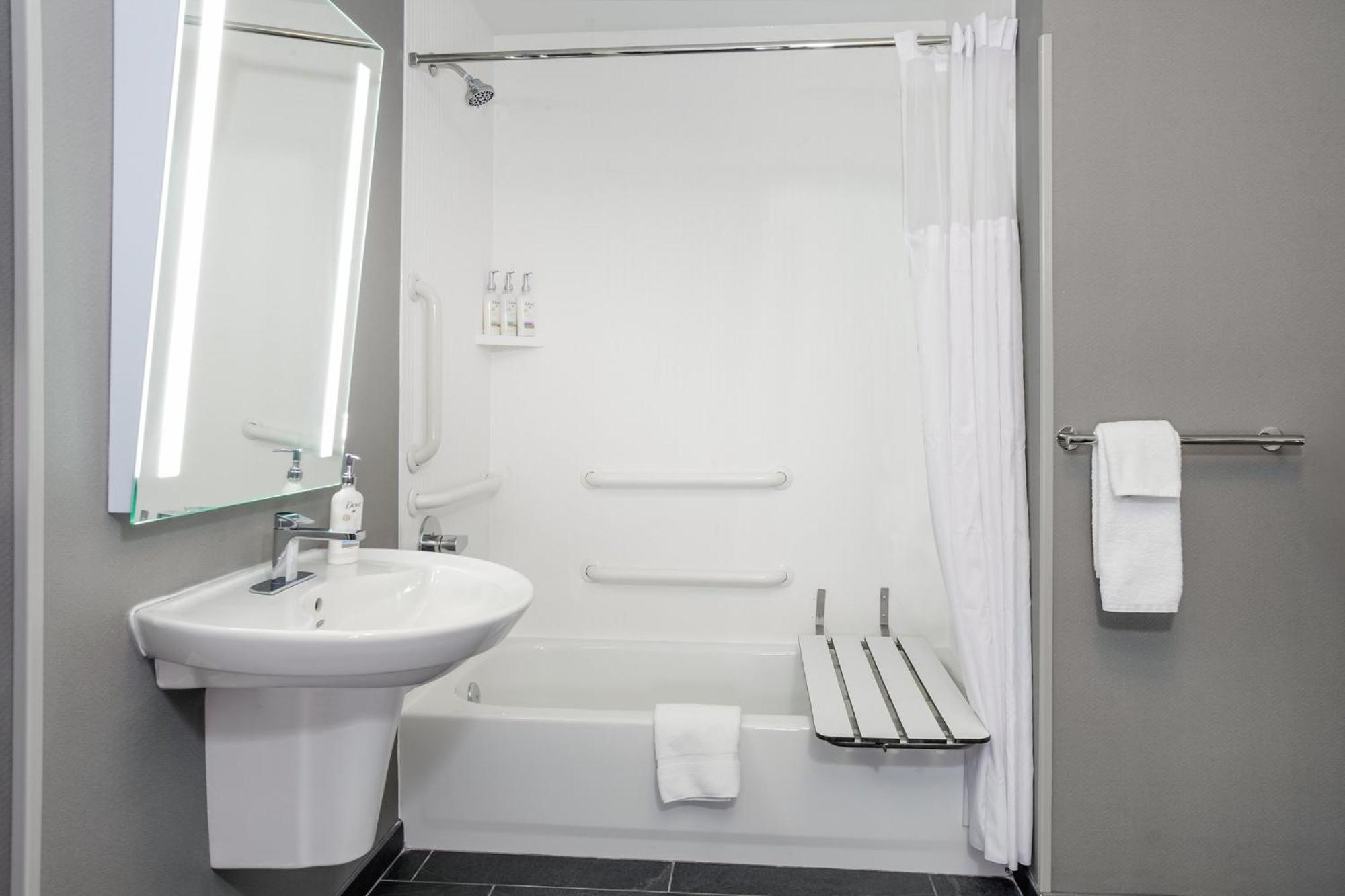 Two-Bedroom Suite - Mobility Accessible Tub,1756524945:JPEG