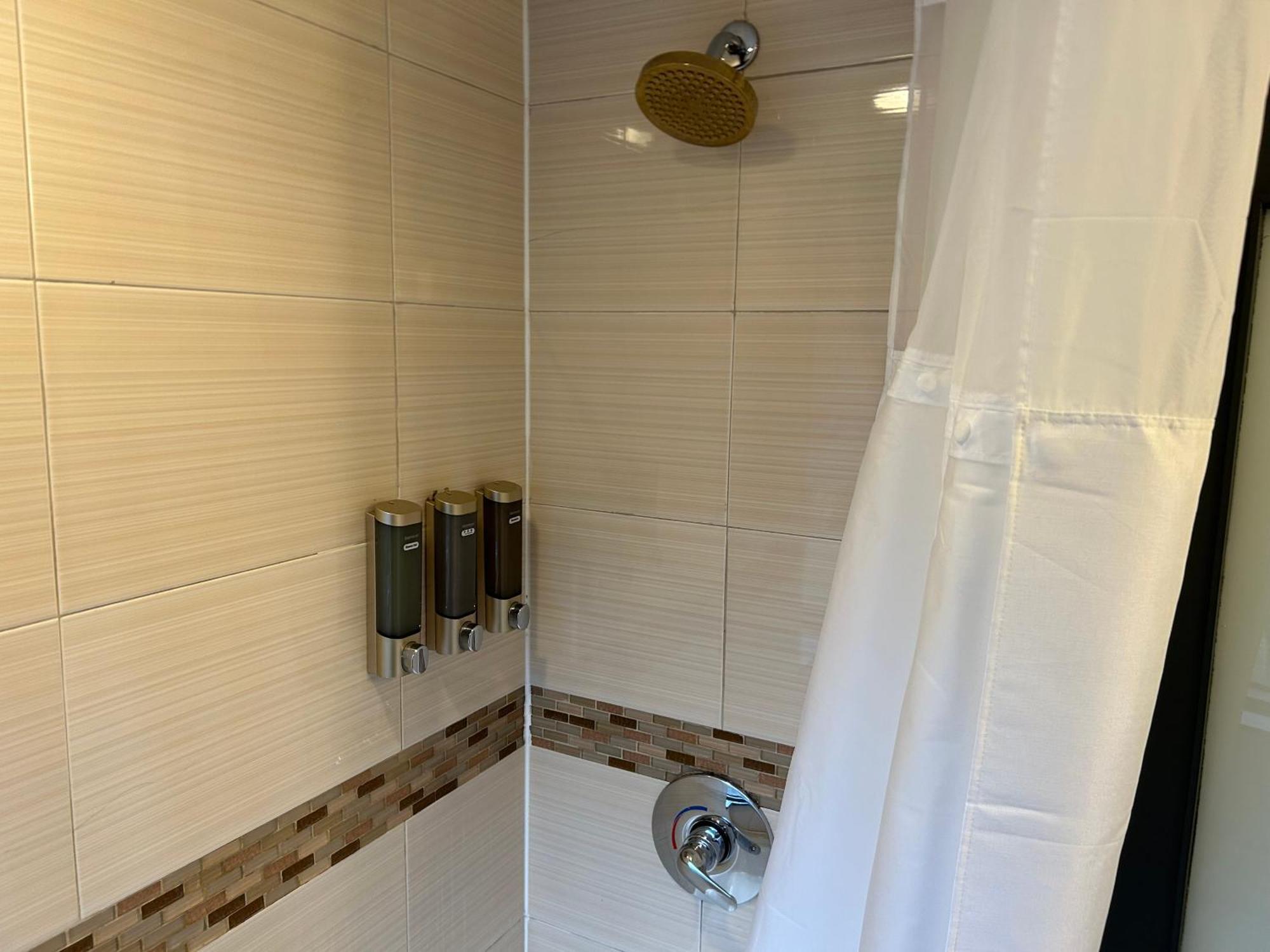 Queen Room,1756582528:JPEG