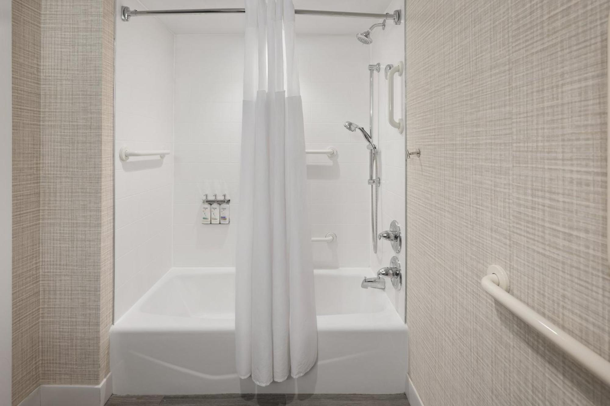 Queen Room Two Queen Beds Mobility Accessible Tub
