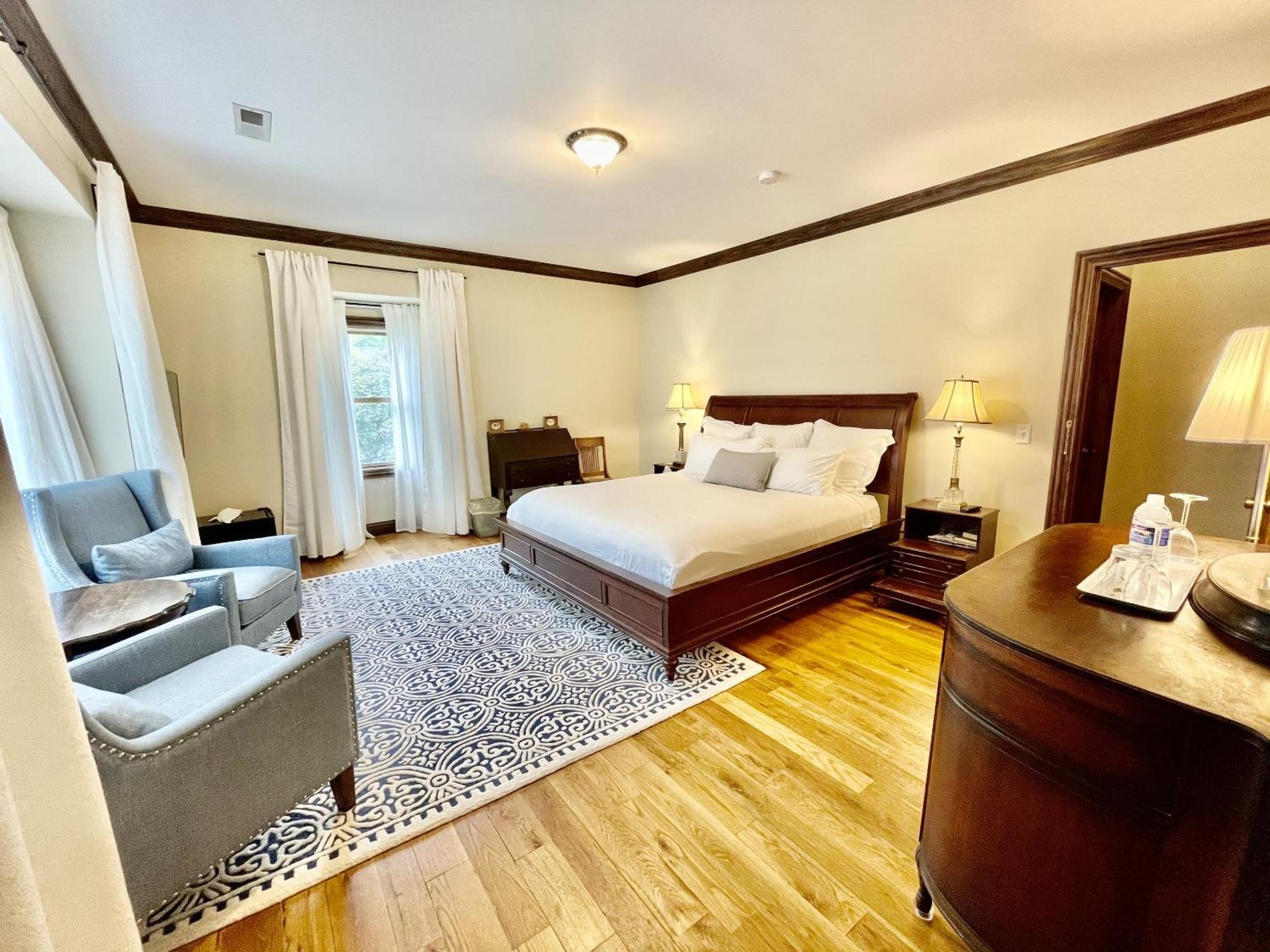 Deluxe King Room
