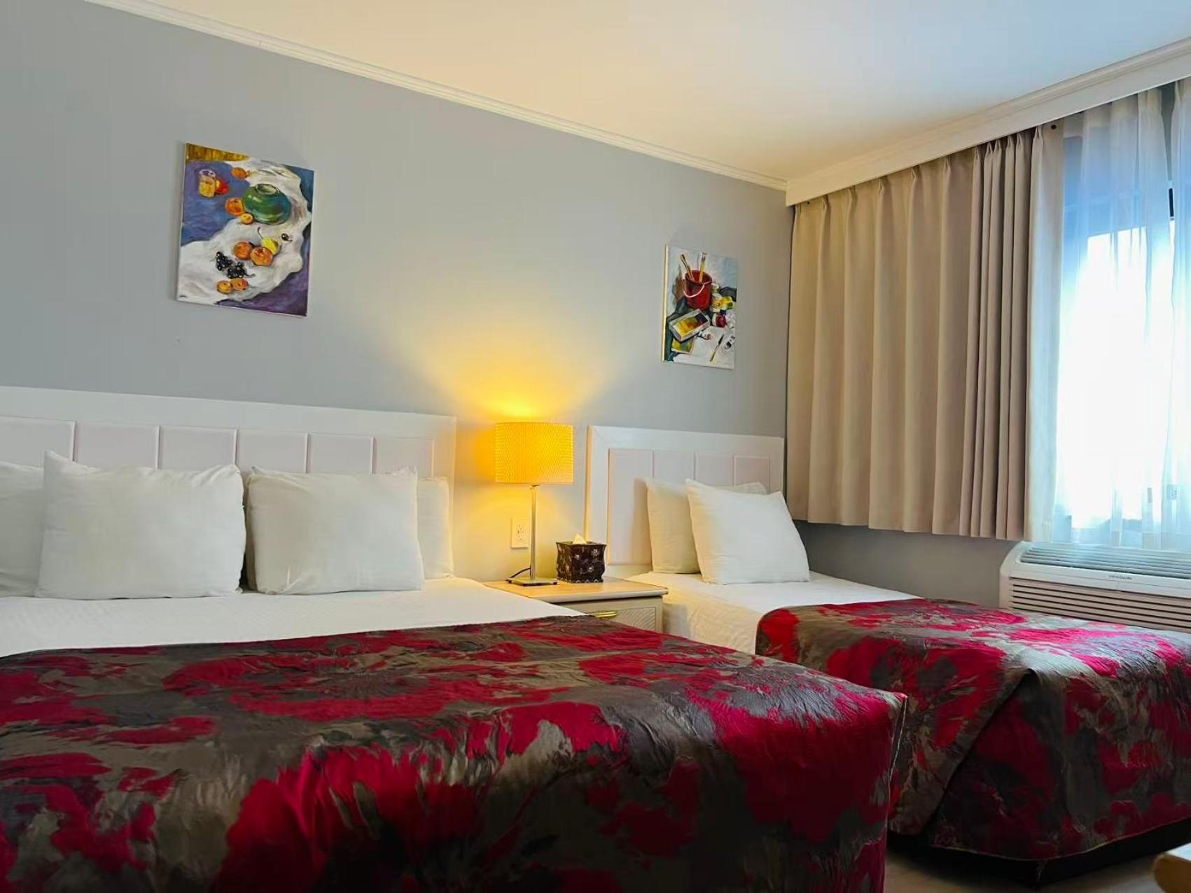 Standard Room with Queen and Twin Bed