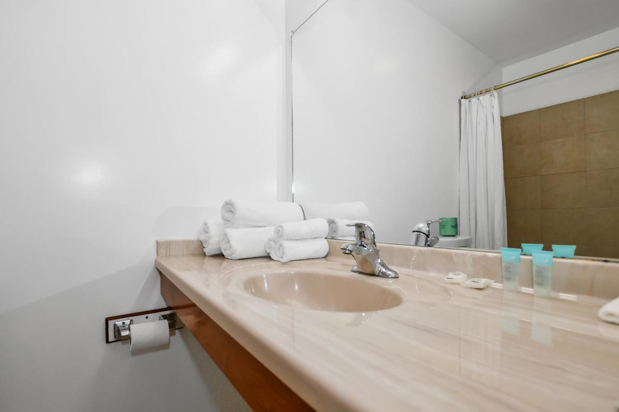 Single Queen Room