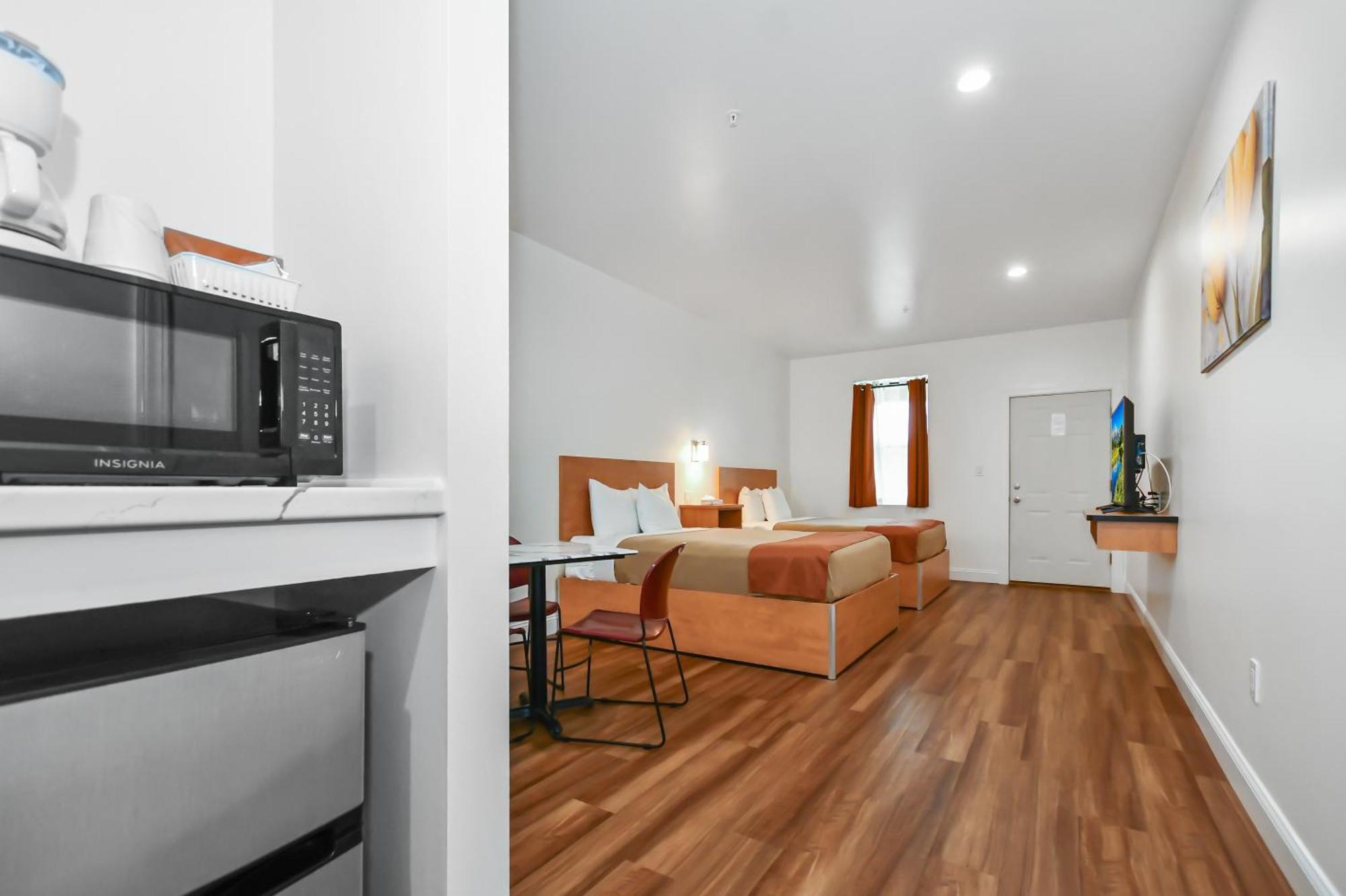 Deluxe Queen Room
