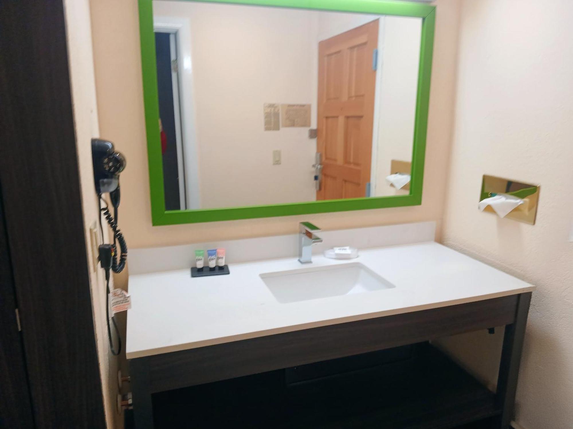 Queen Room Two Queen Beds Walk Shower
