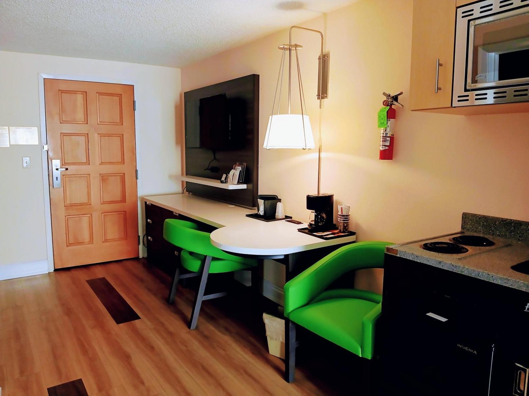 Queen Room sofa Stovetop