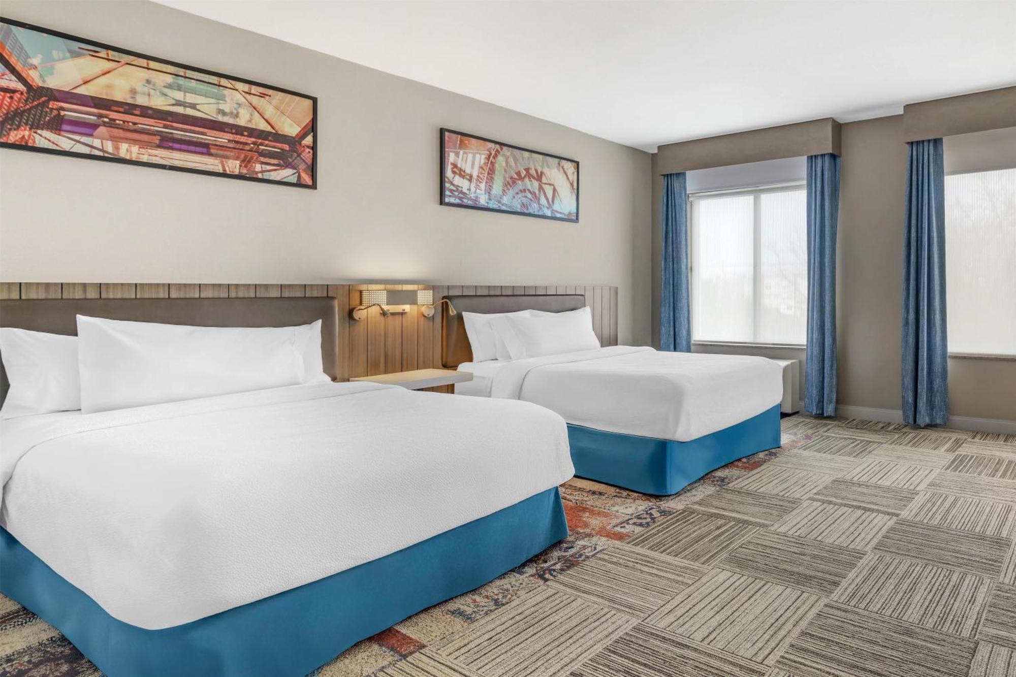 Queen Room Two Queen Beds Mobility Hearing Access