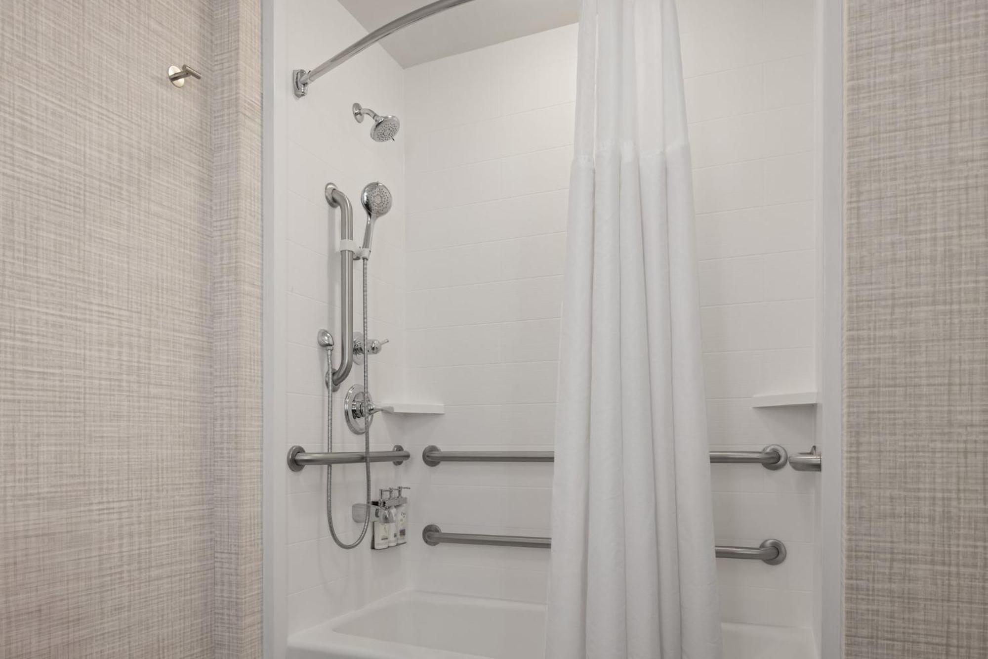 Standard King Room Mobility Accessible Tub