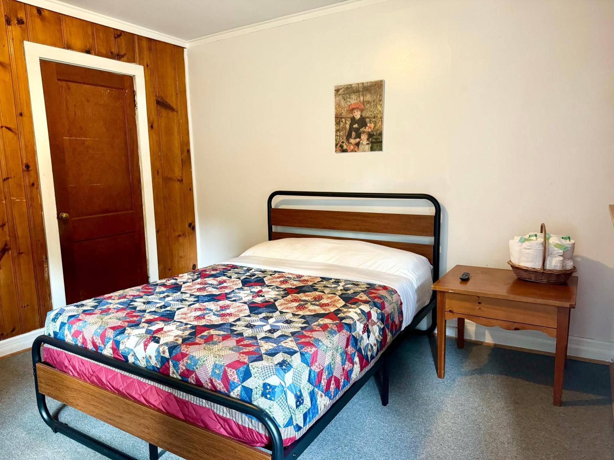 One-Bedroom Chalet No Pets Allowed