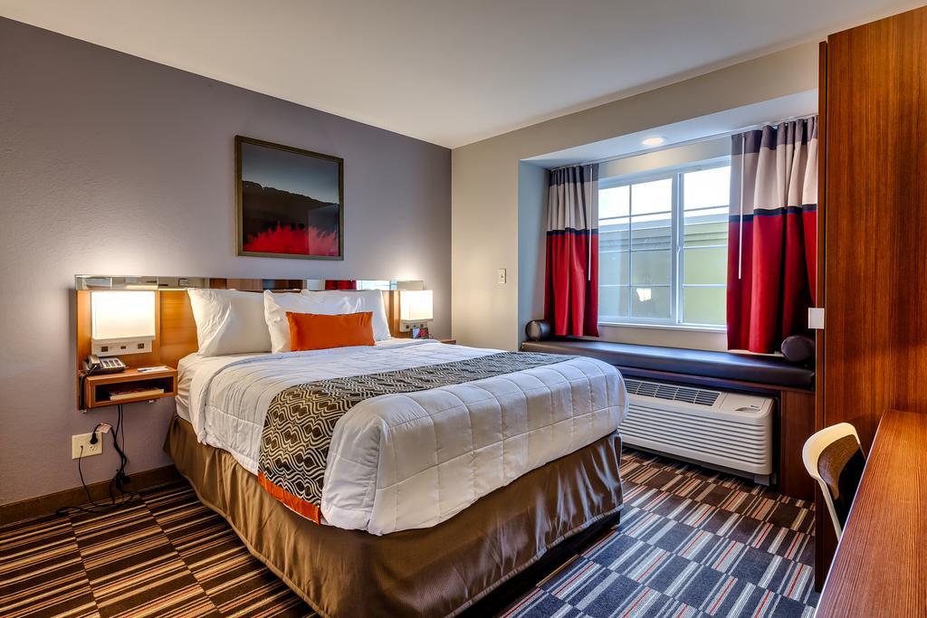 Queen Room with Bath Tub - Mobility Accessible/Non-Smoking,451402353:JPEG