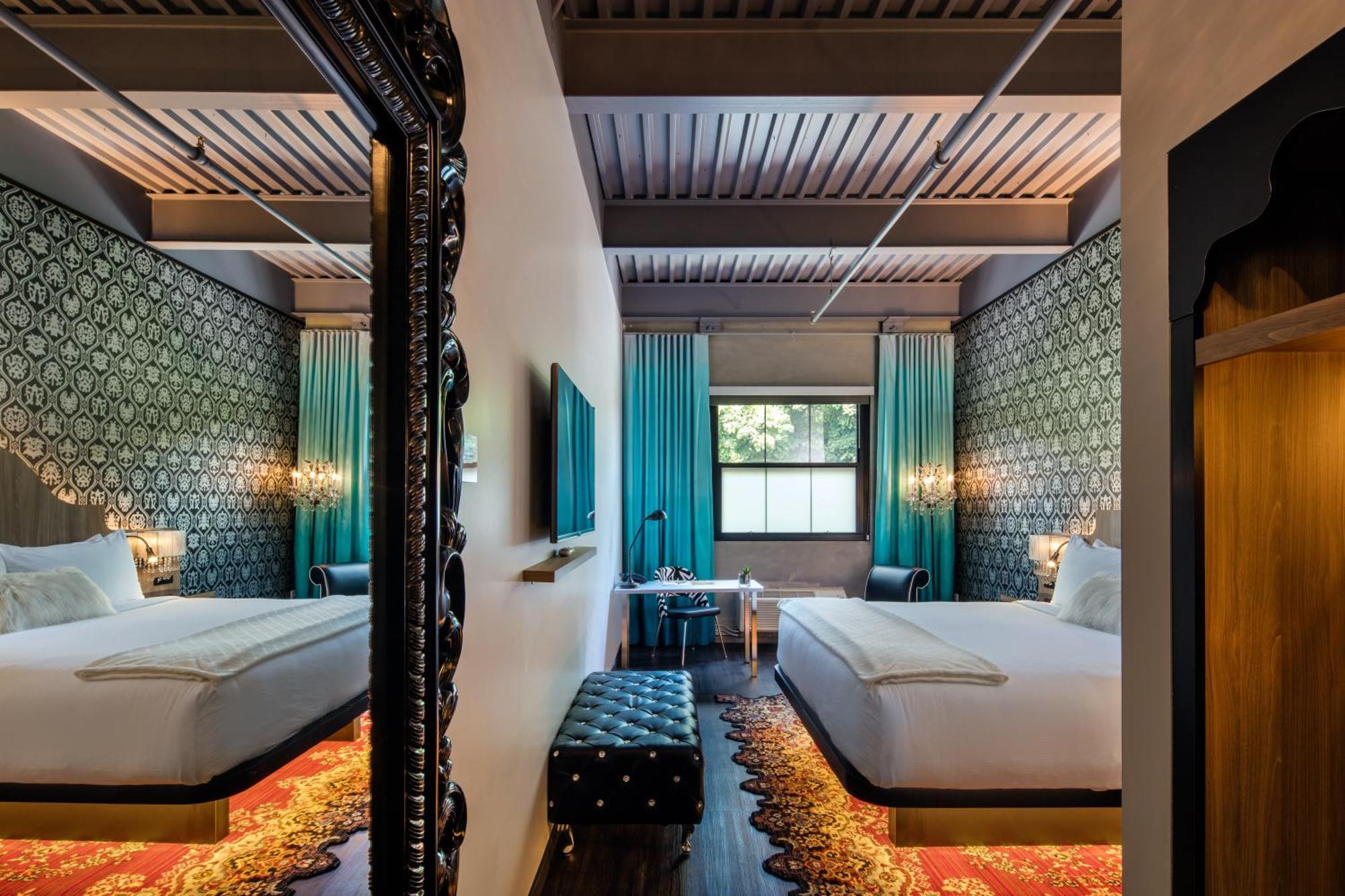 King Room with Accessible Roll-In Shower - Disability Access,464174136:JPEG