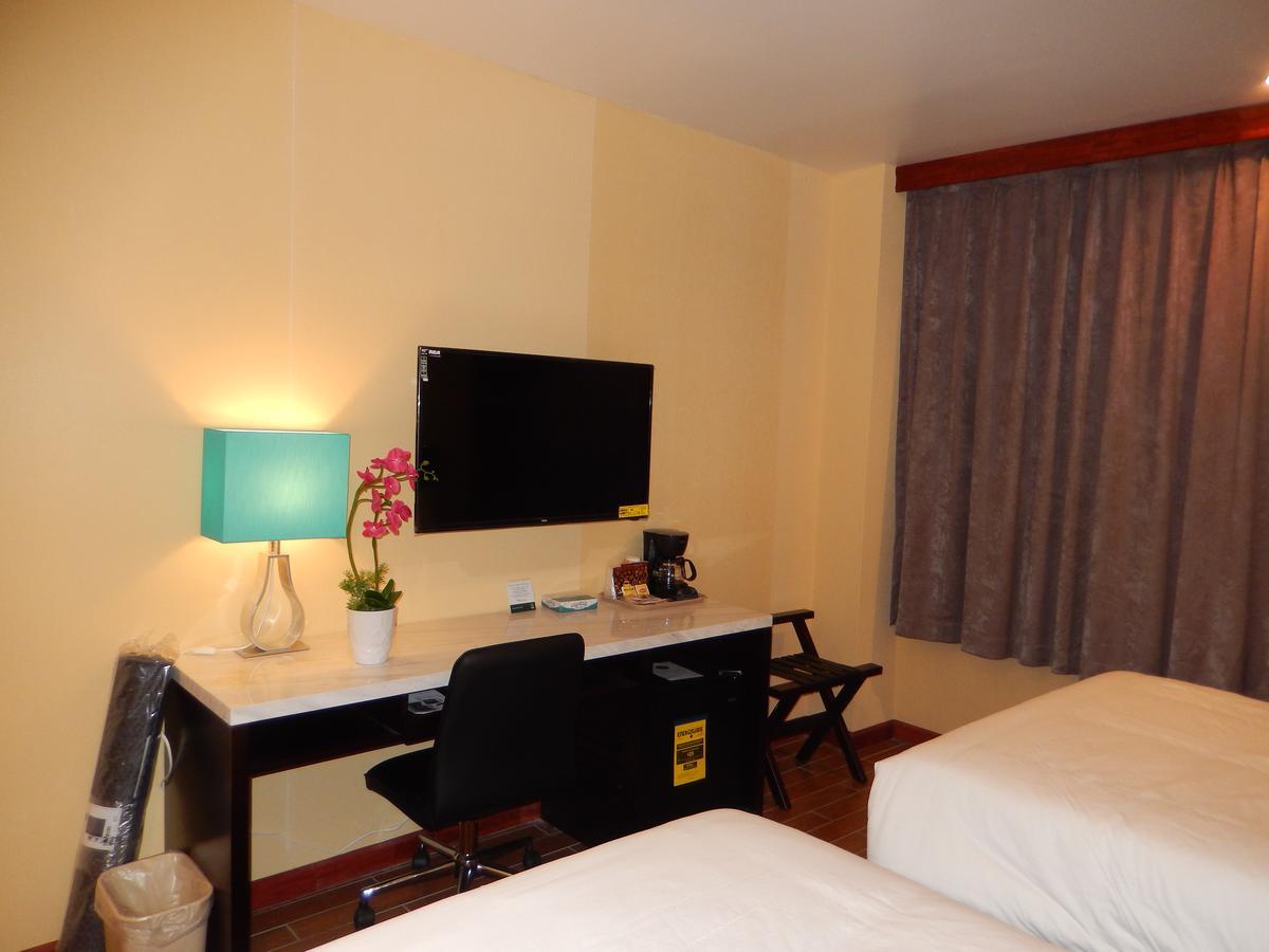 Chambre Double avec 2 Lits Doubles - Non-Fumeurs