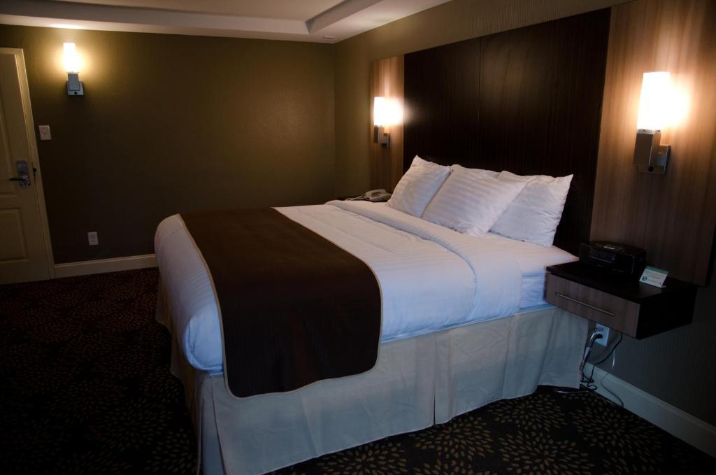 King Room Spa Bath,63415873:JPEG