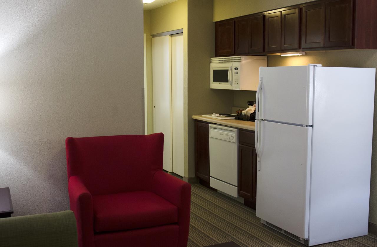 Queen Suite with Kitchen - Disability Access/Non-Smoking