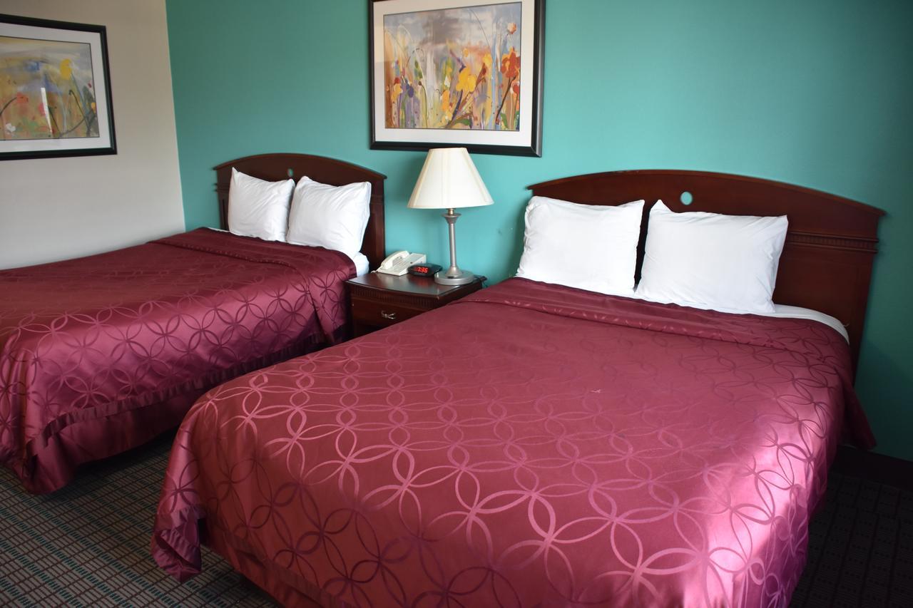 Queen Room Two Queen Beds Smoking