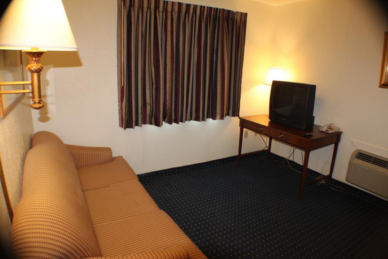 Standard Suite,662097102:JPEG