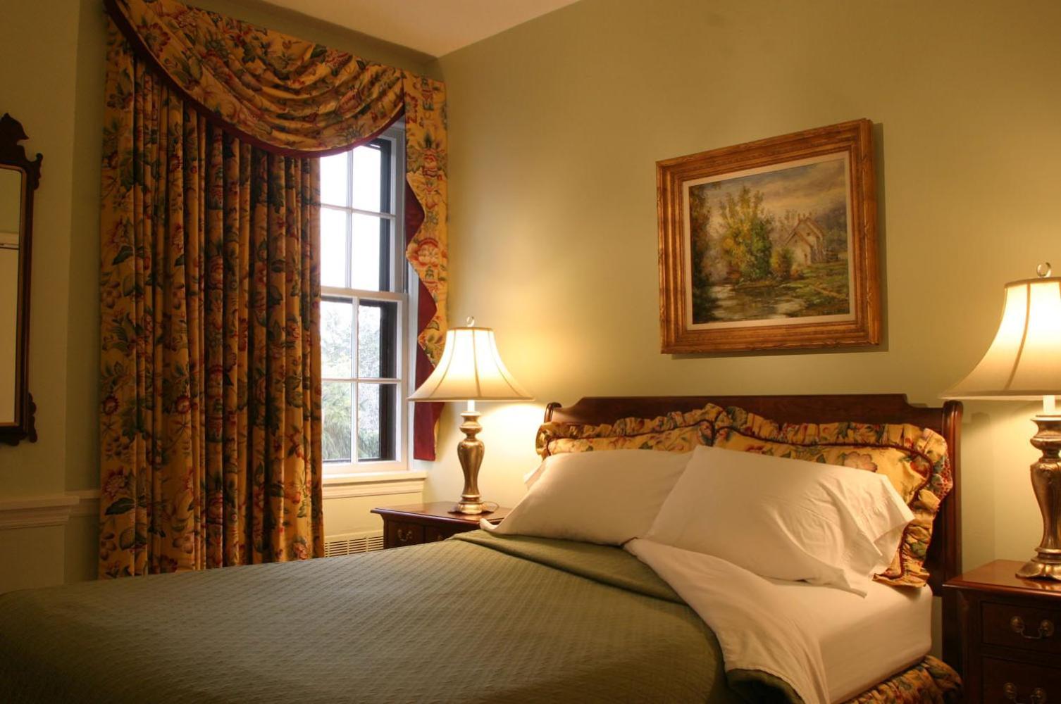 Deluxe One-Bedroom Suite