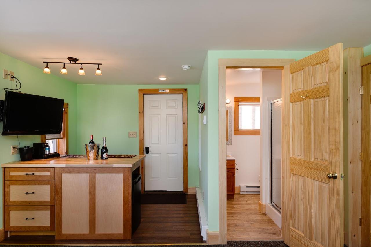 Room 1,696613020:JPEG