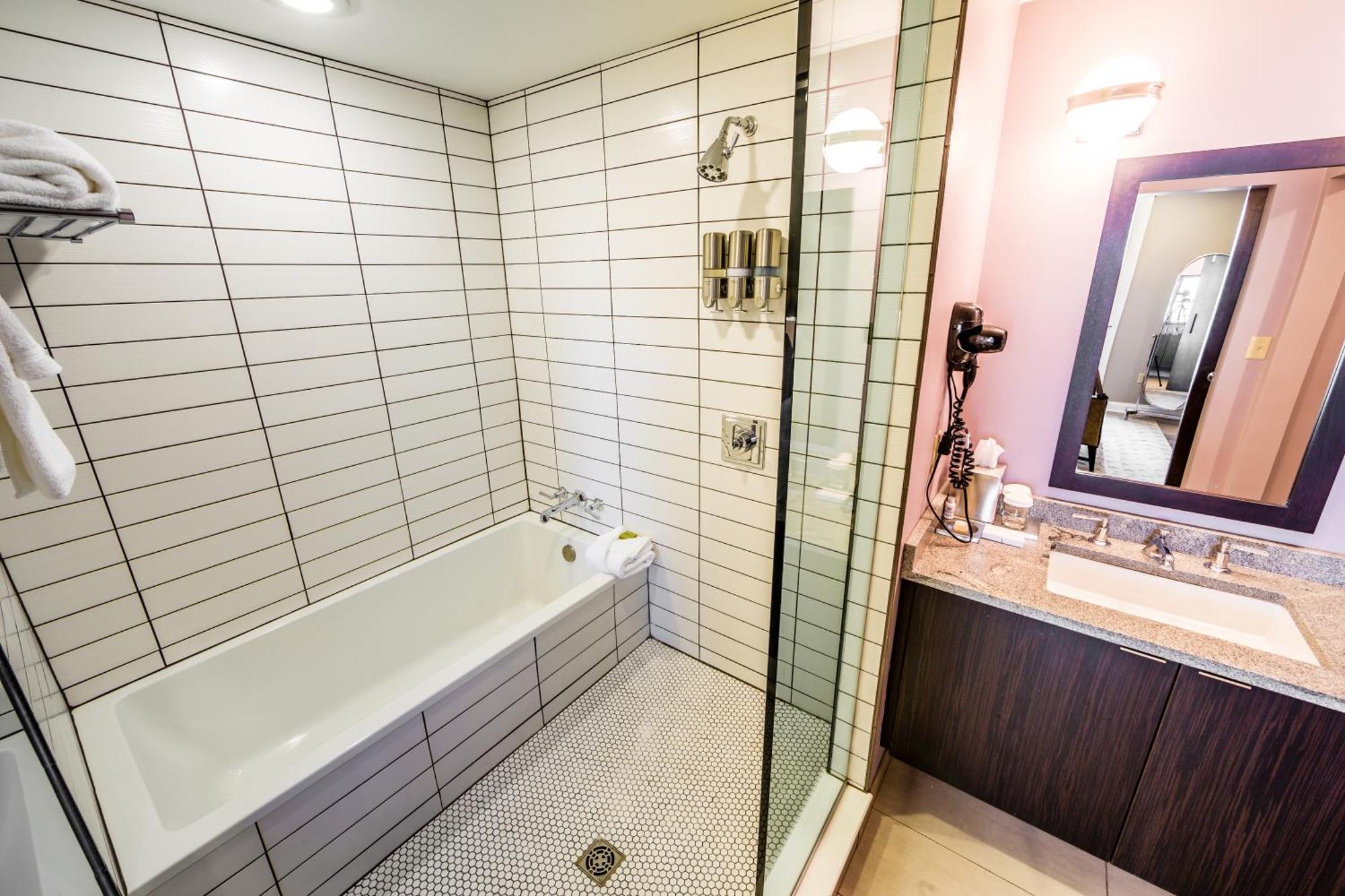 Executive Suite with Queen Bed - Non Smoking
