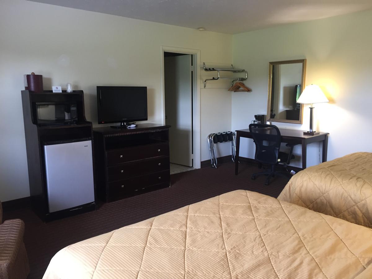Queen Room with Two Queen Beds - Non-Smoking (4 Adults)