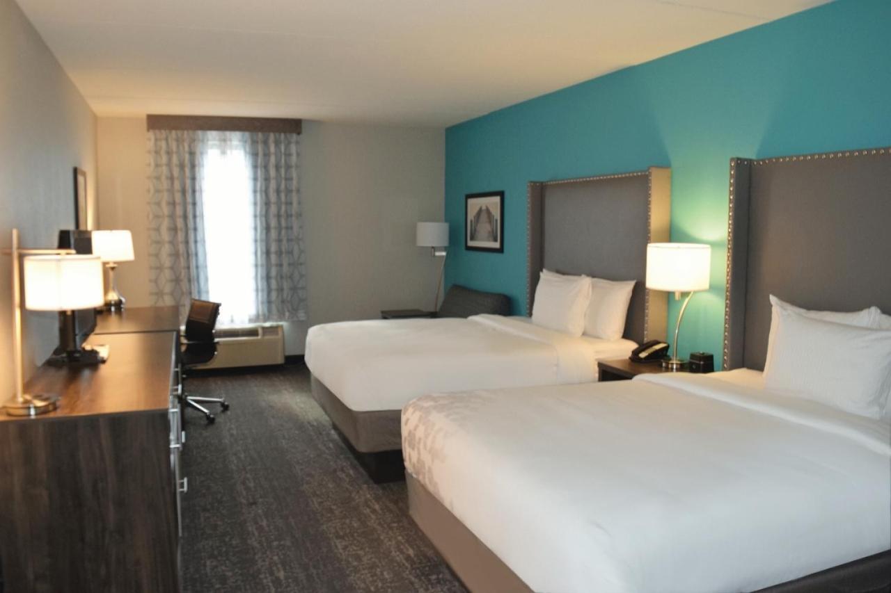 Executive Queen Room with Two Queen Beds and Sofa Bed